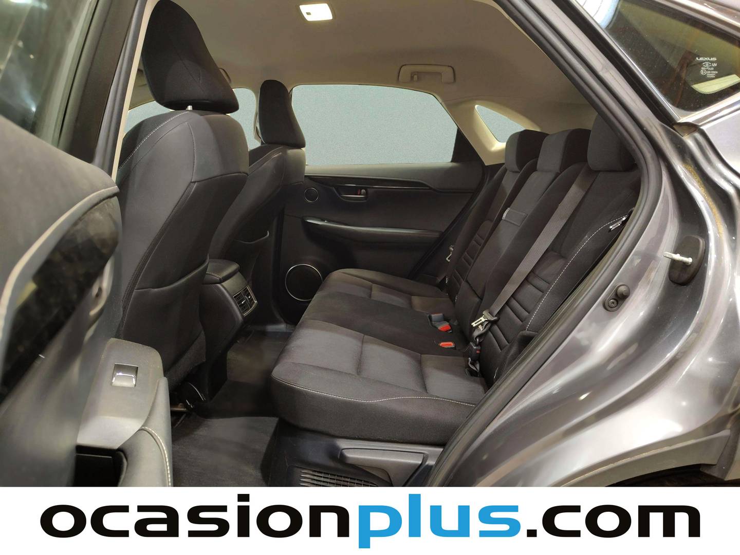 Foto asientos traseros Lexus NX Lexus NX 300h Business 2WD (197 CV)