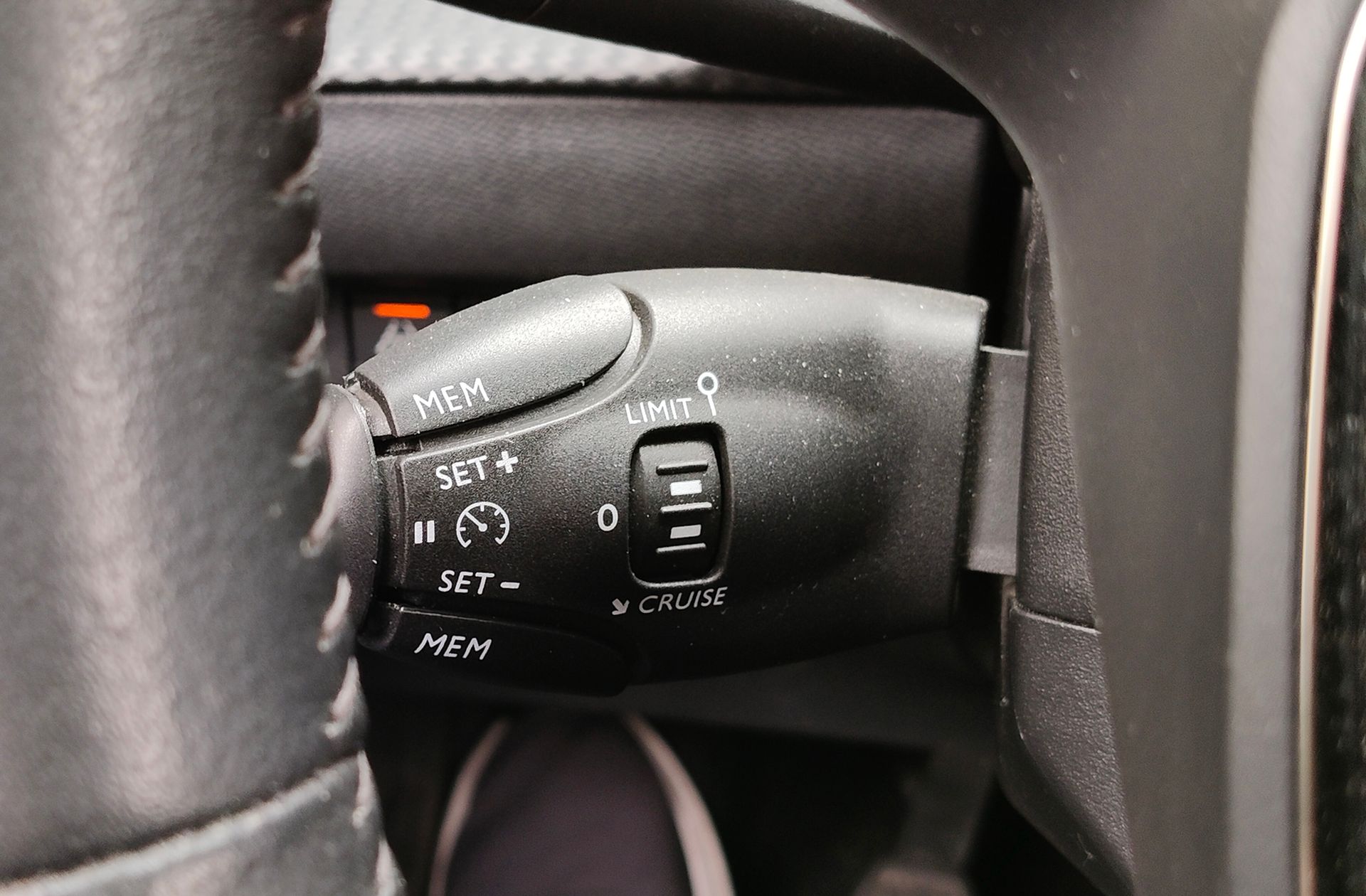 Peugeot 2008 BlueHDi 110 Allure Pack - foto 29