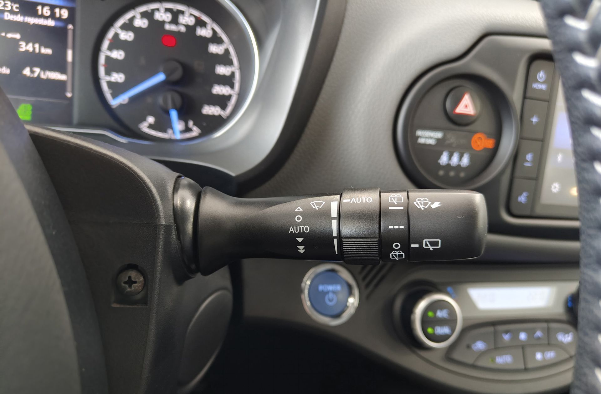 Toyota Yaris 100H Feel - foto 32