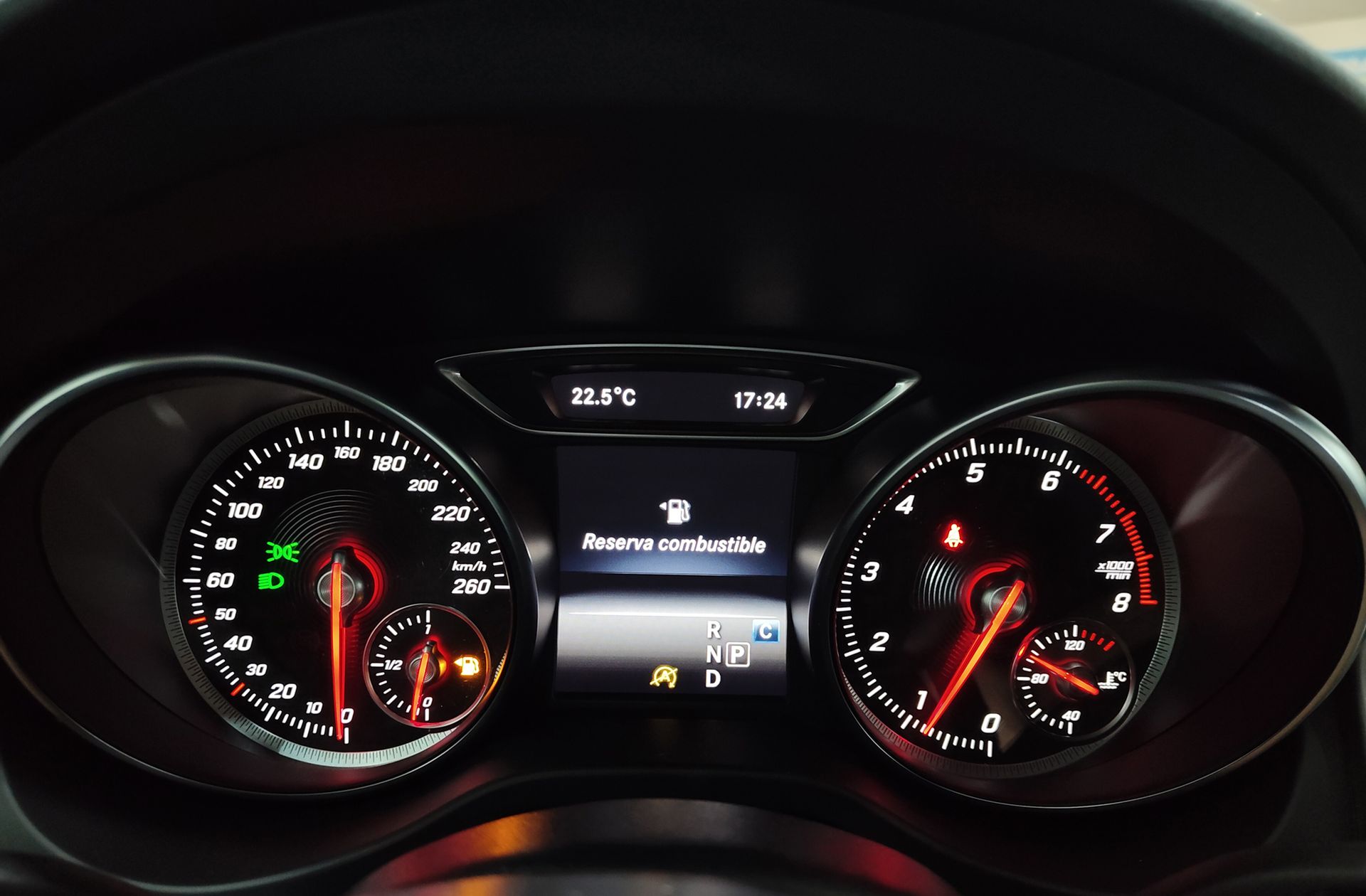 Mercedes-Benz GLA 180 Pack AMG - foto 23