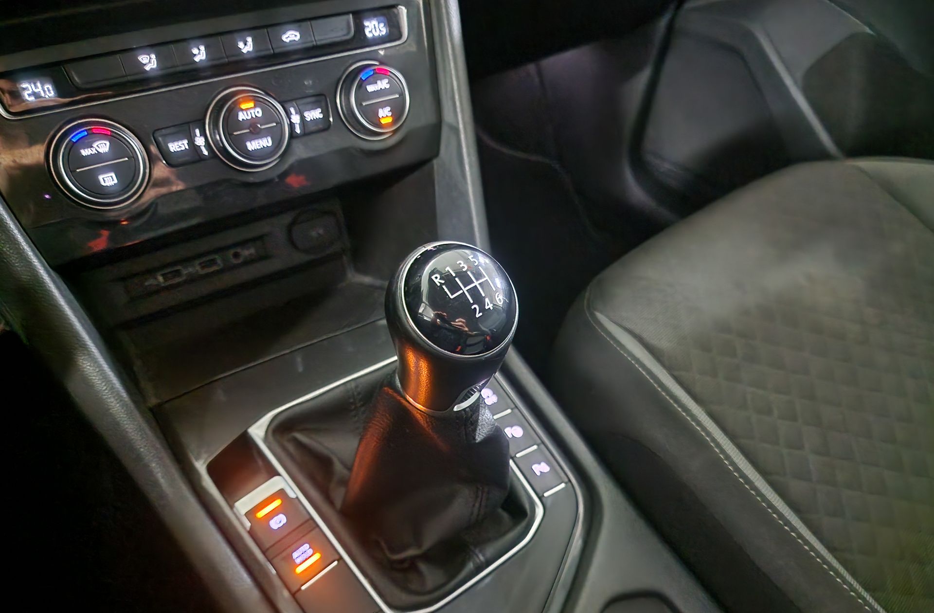 Volkswagen Tiguan Advance 1.5 TSI Pack R-Line - foto 6