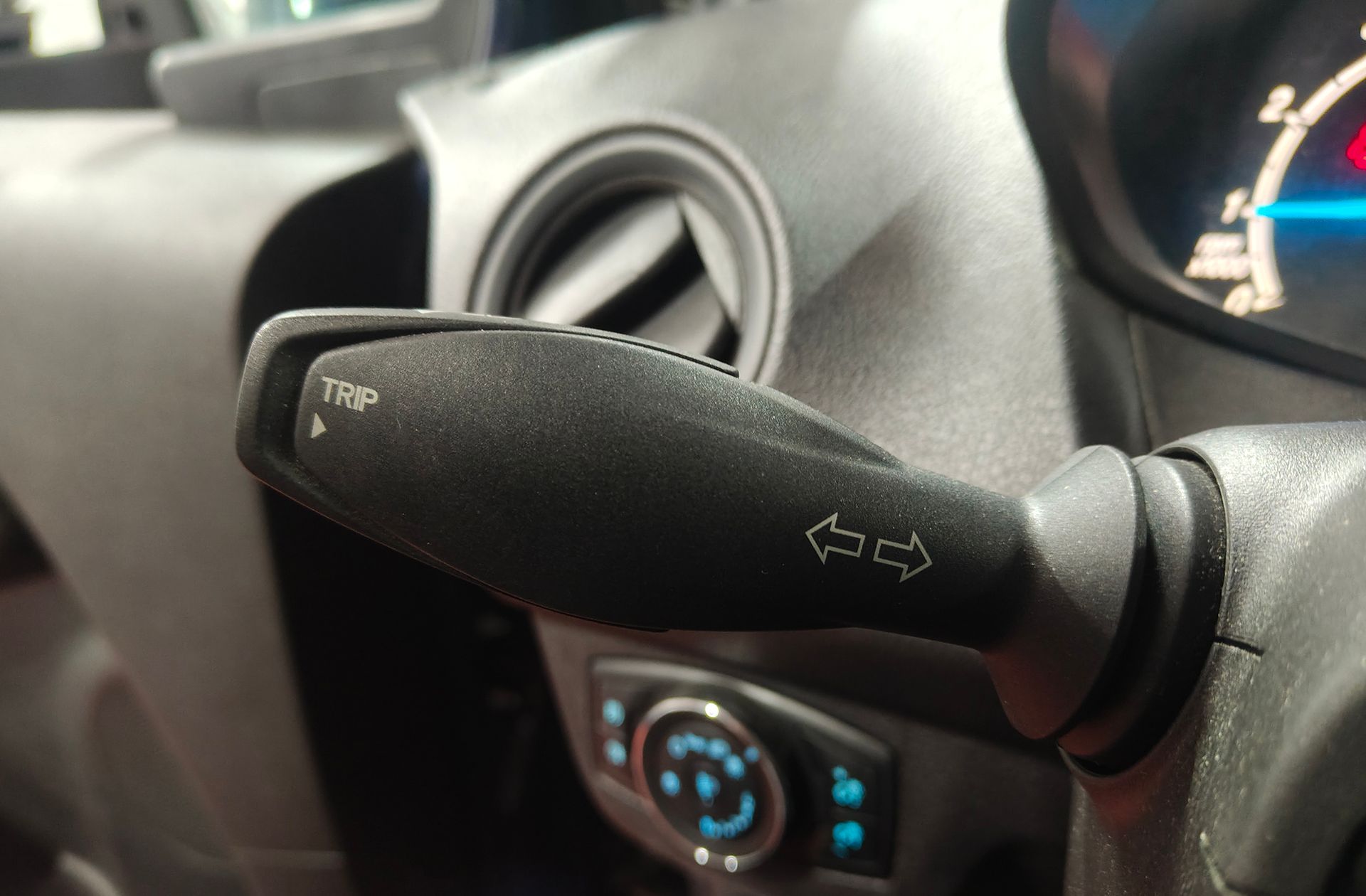Ford Tourneo Courier 1.0 EcoBoost Trend - foto 21