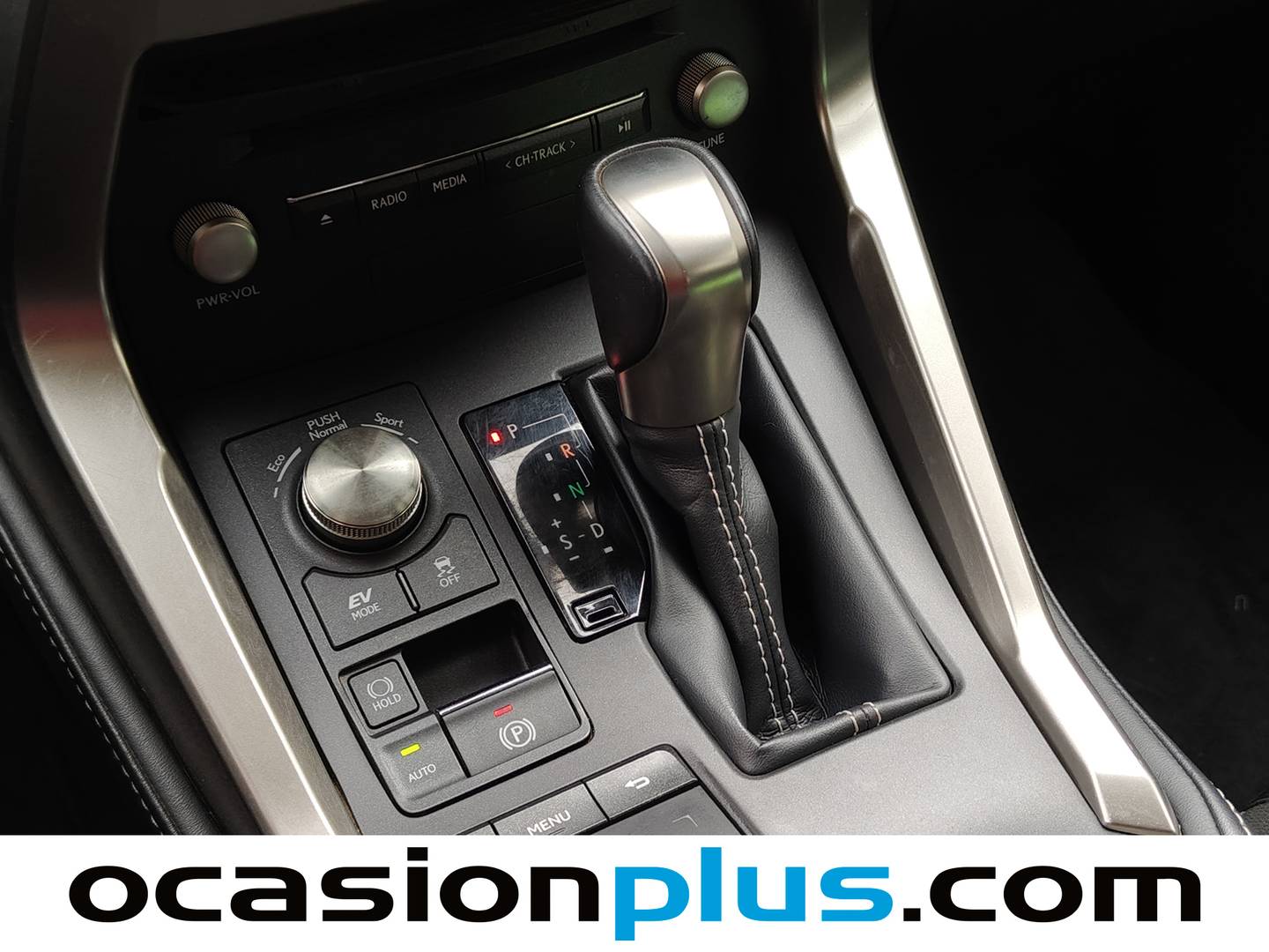 Foto Lexus NX Lexus NX 300h Business 2WD (197 CV)