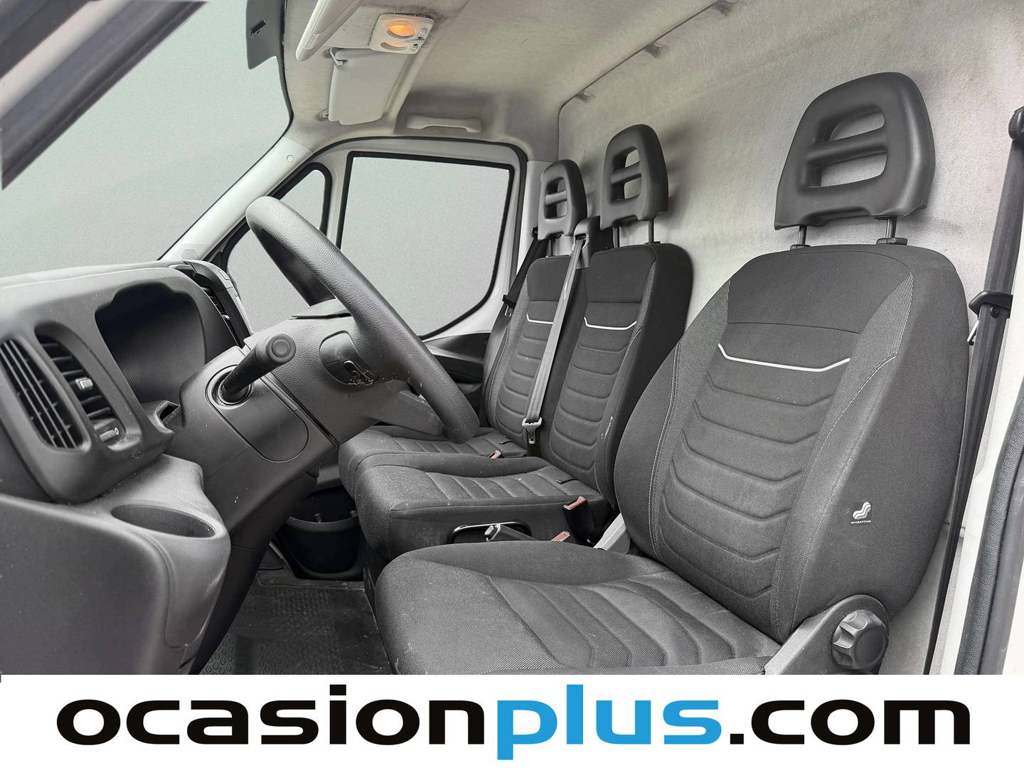 Foto asientos delanteros Iveco Daily Iveco Daily Furgon 35S 16 V 3520L/H2 (156 CV)