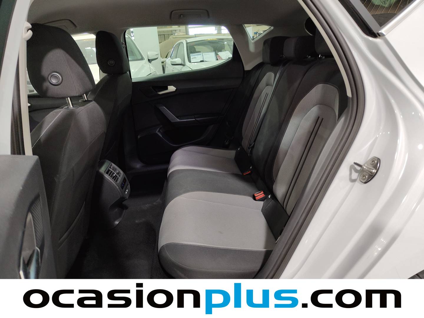Foto asientos traseros Seat León Seat León 1.5 eTSI Style 25 Aniversario DSG (116 CV)