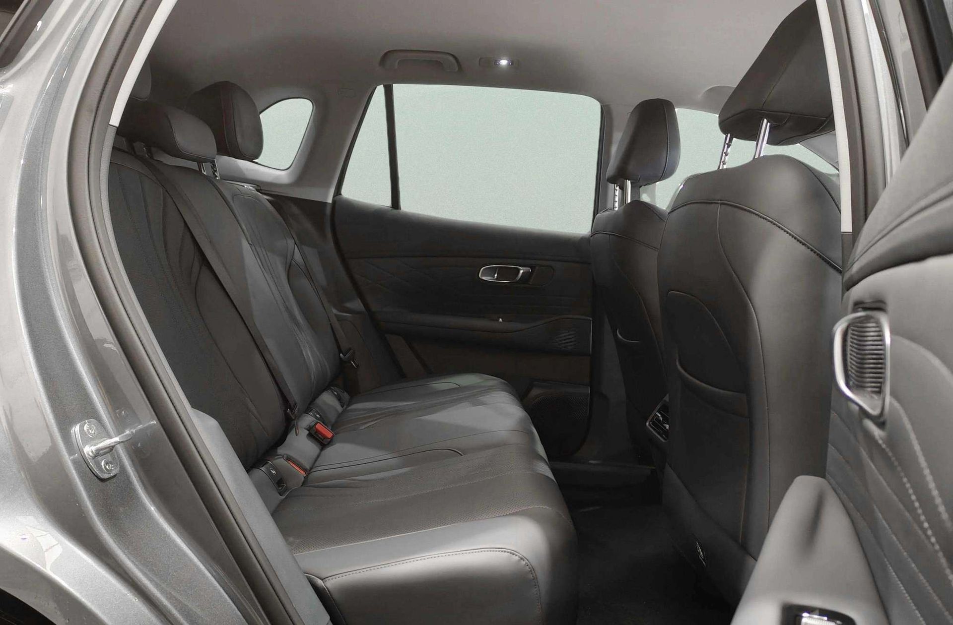 Geely Starray EM-i 1.5 PHEV Pro - foto 24
