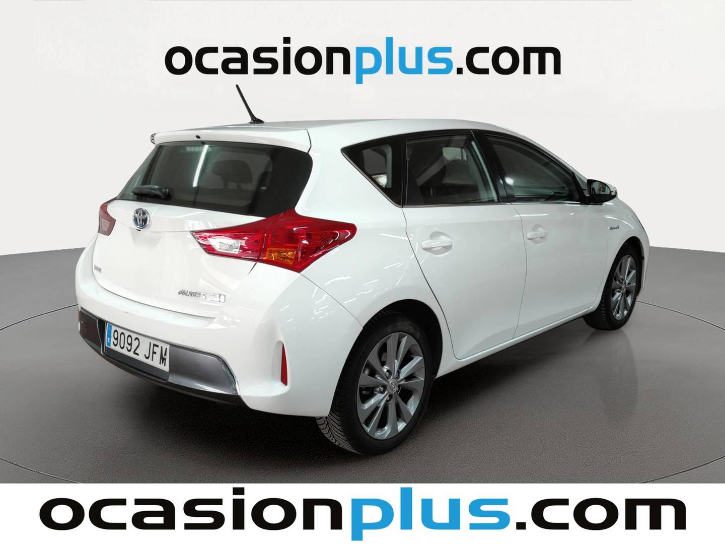 Foto trasera Toyota Auris Toyota Auris Hybrid Active (136 CV) derecha