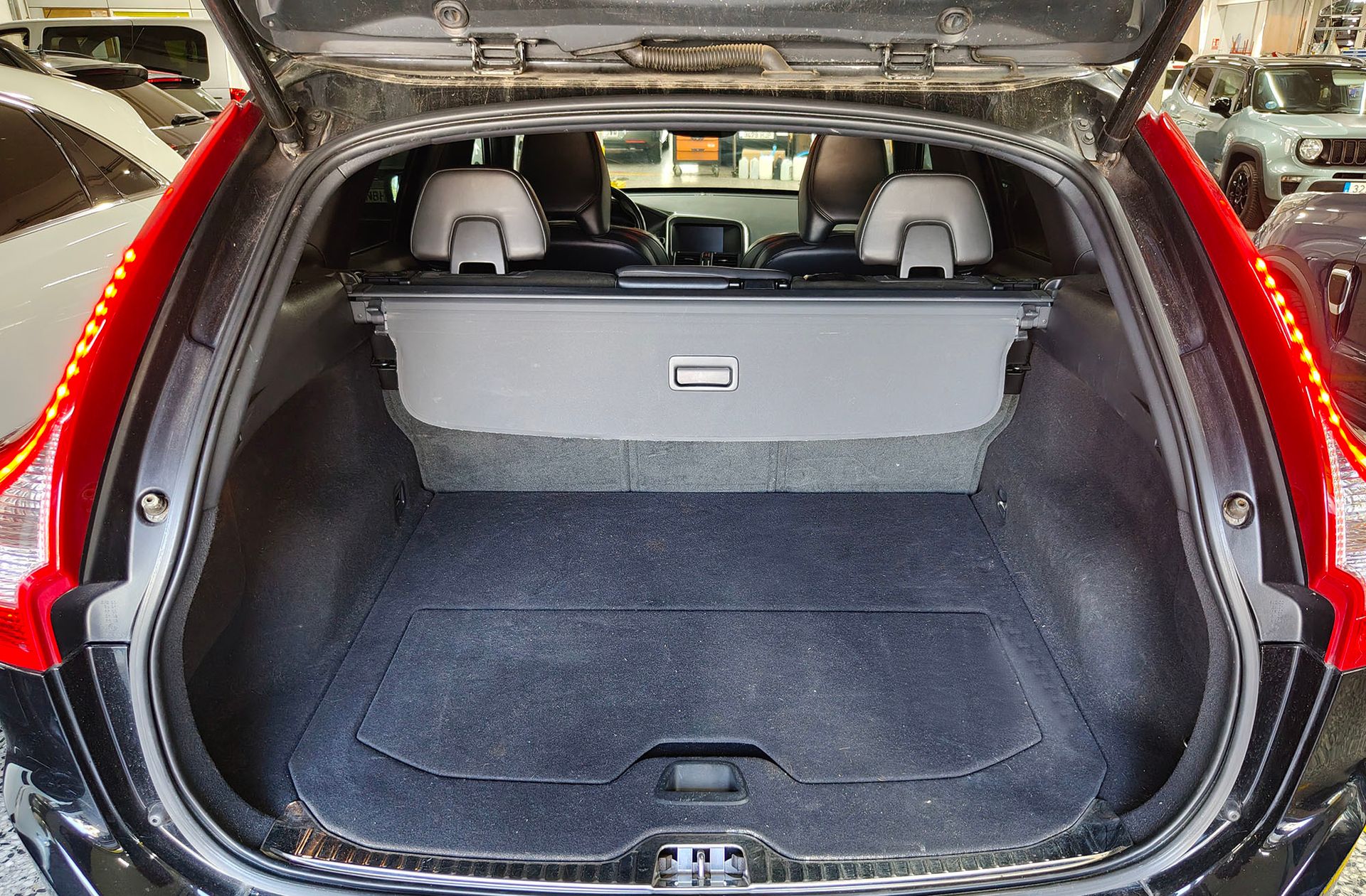 Volvo XC60 D3 R-Design Momentum - foto 16