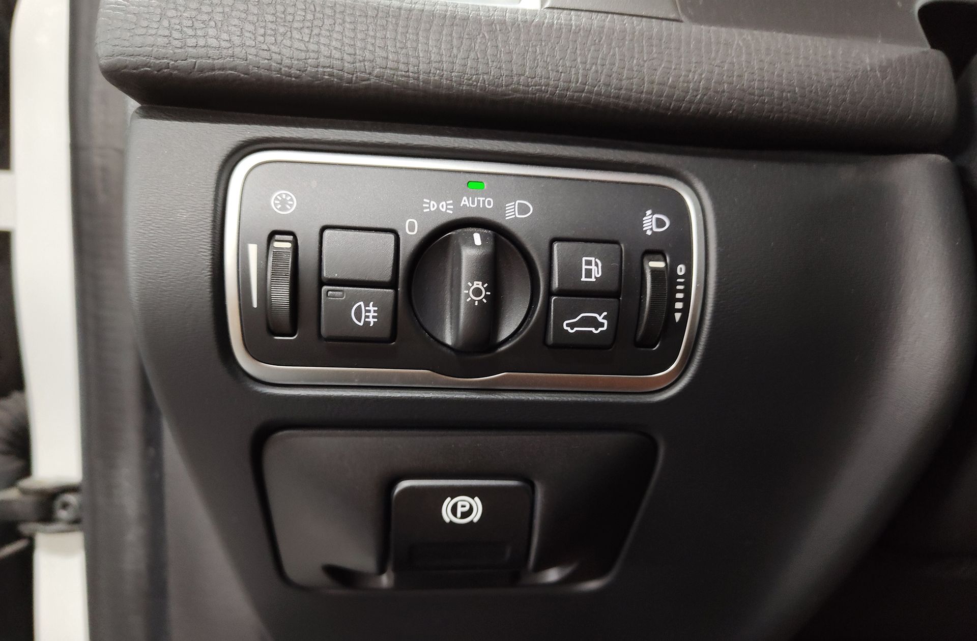Volvo XC60 D3 Kinetic - foto 28