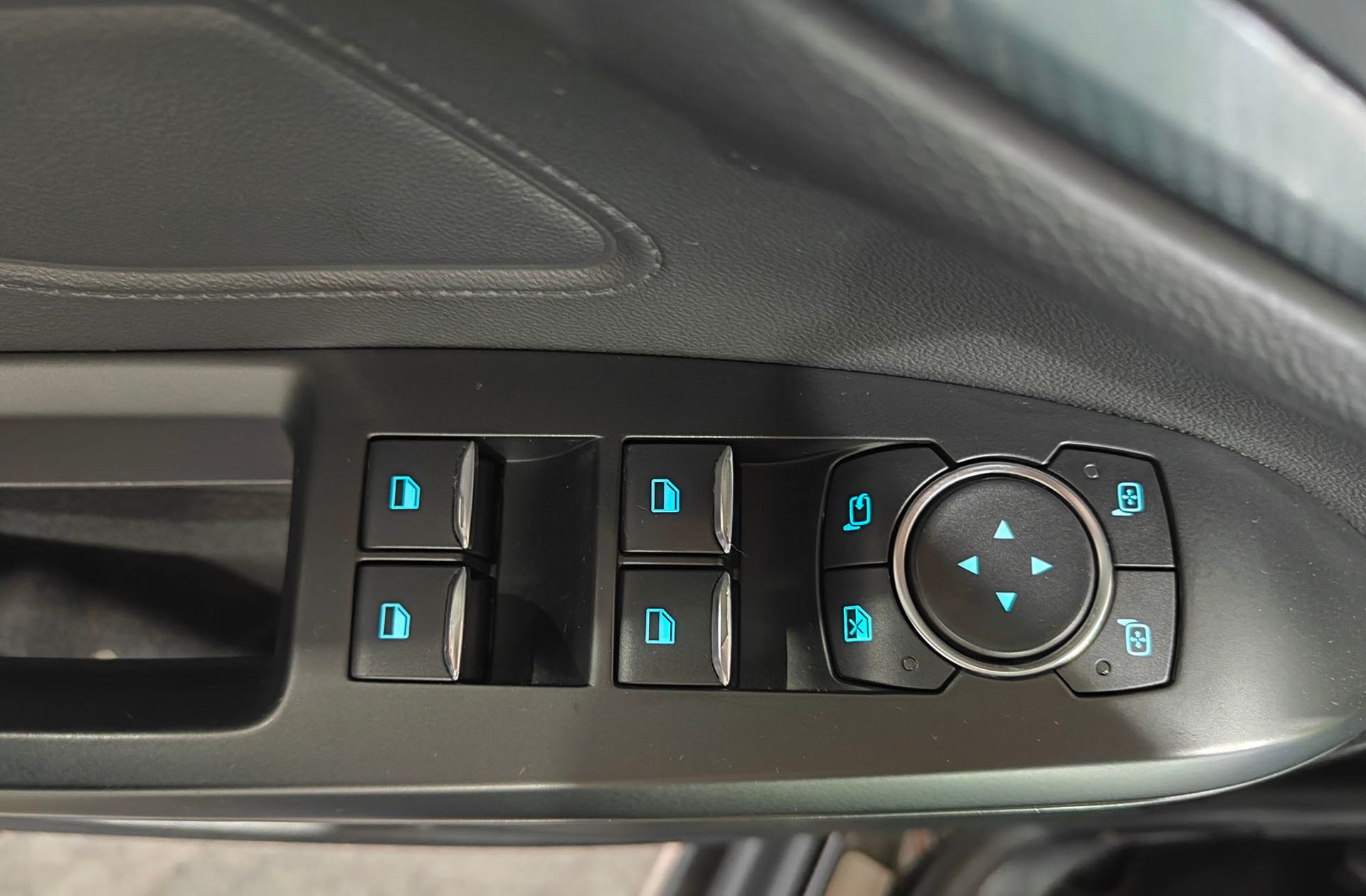 Ford Focus 1.0 EcoBoost Active - foto 37