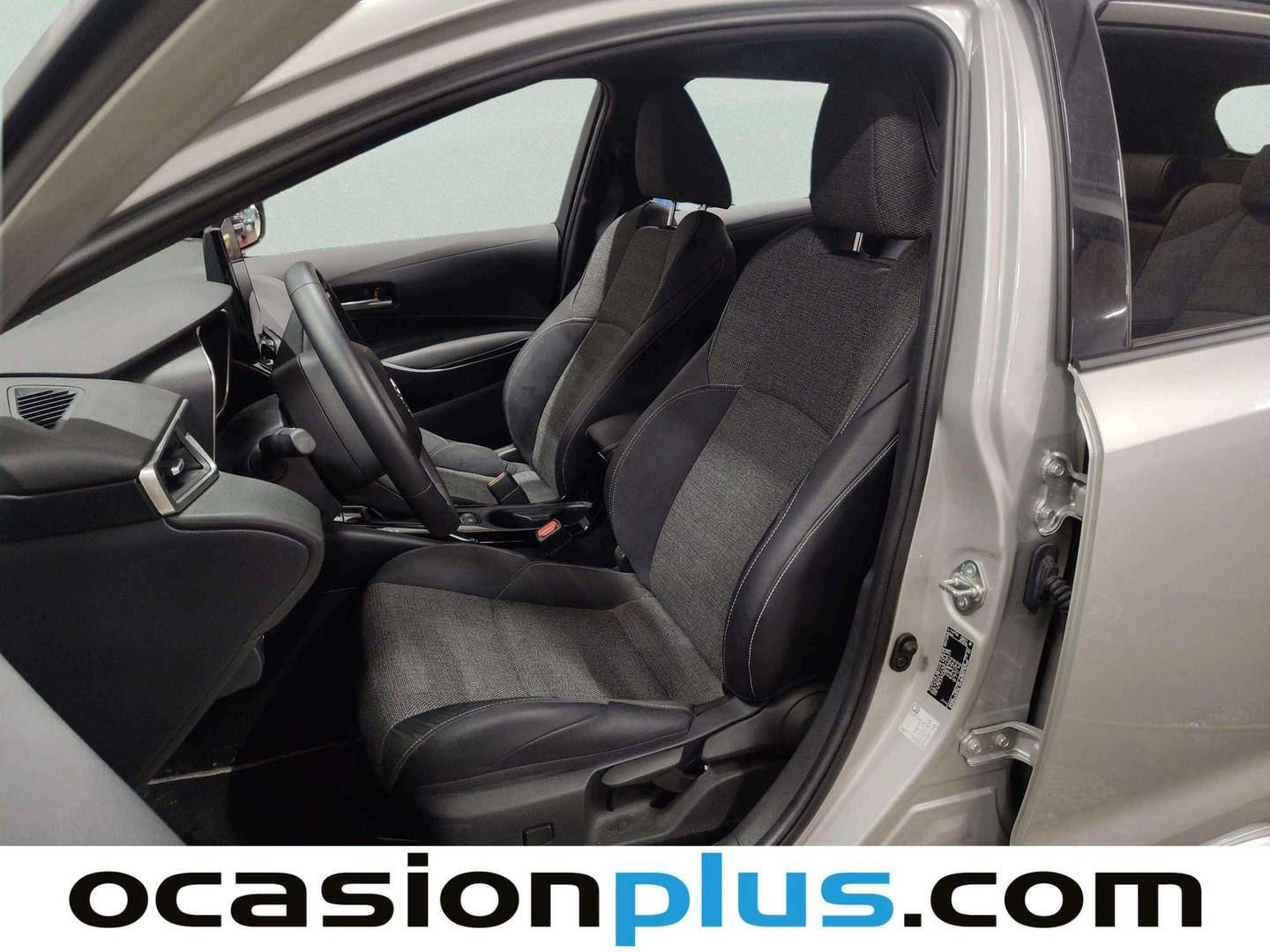 Foto asientos delanteros Toyota Corolla Toyota Corolla Touring Sports 140H Style (140 CV)
