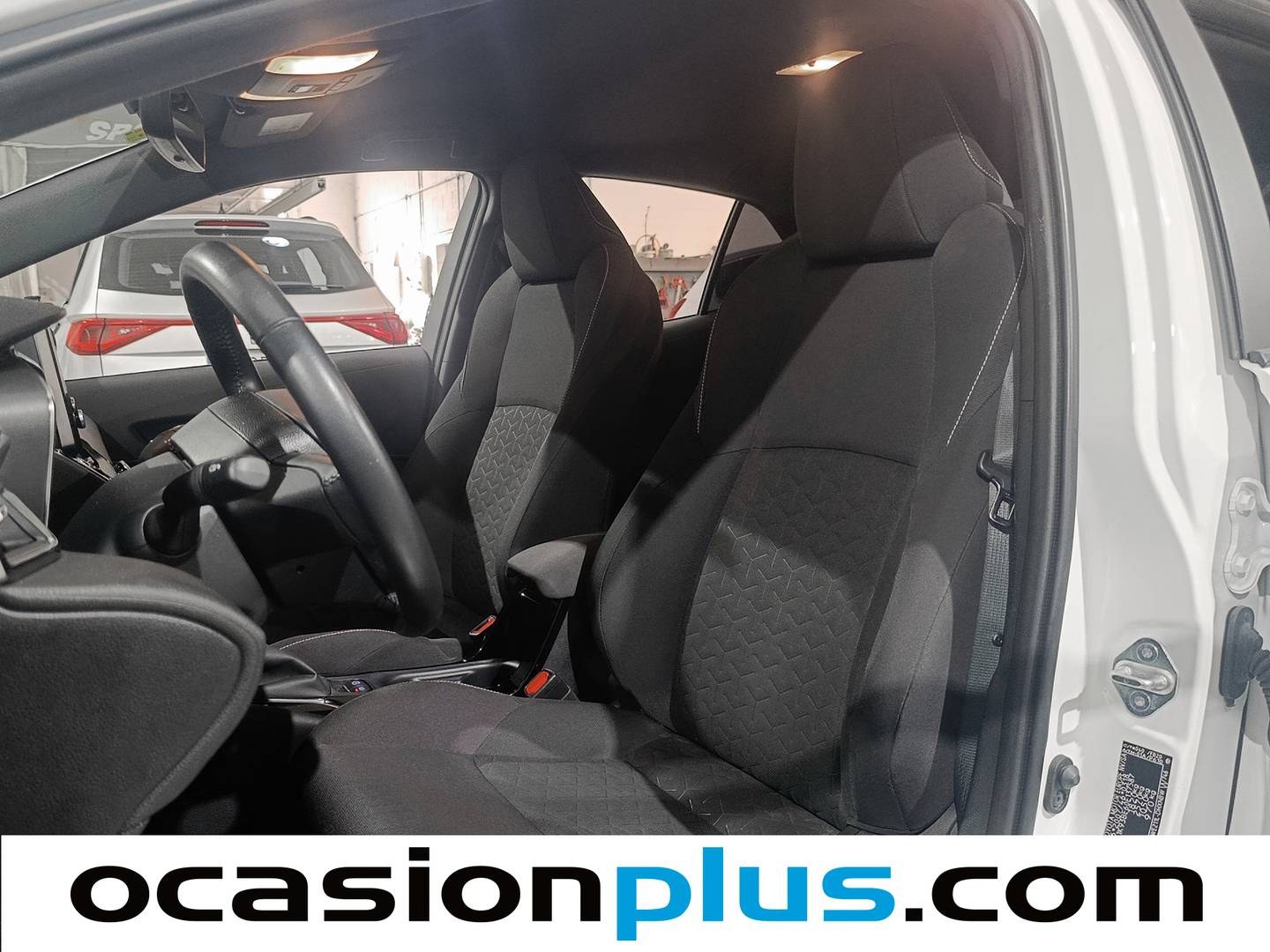 Foto asientos delanteros Toyota Corolla Toyota Corolla 1.8 125 Híbrido Active Tech E-CVT (122 CV)