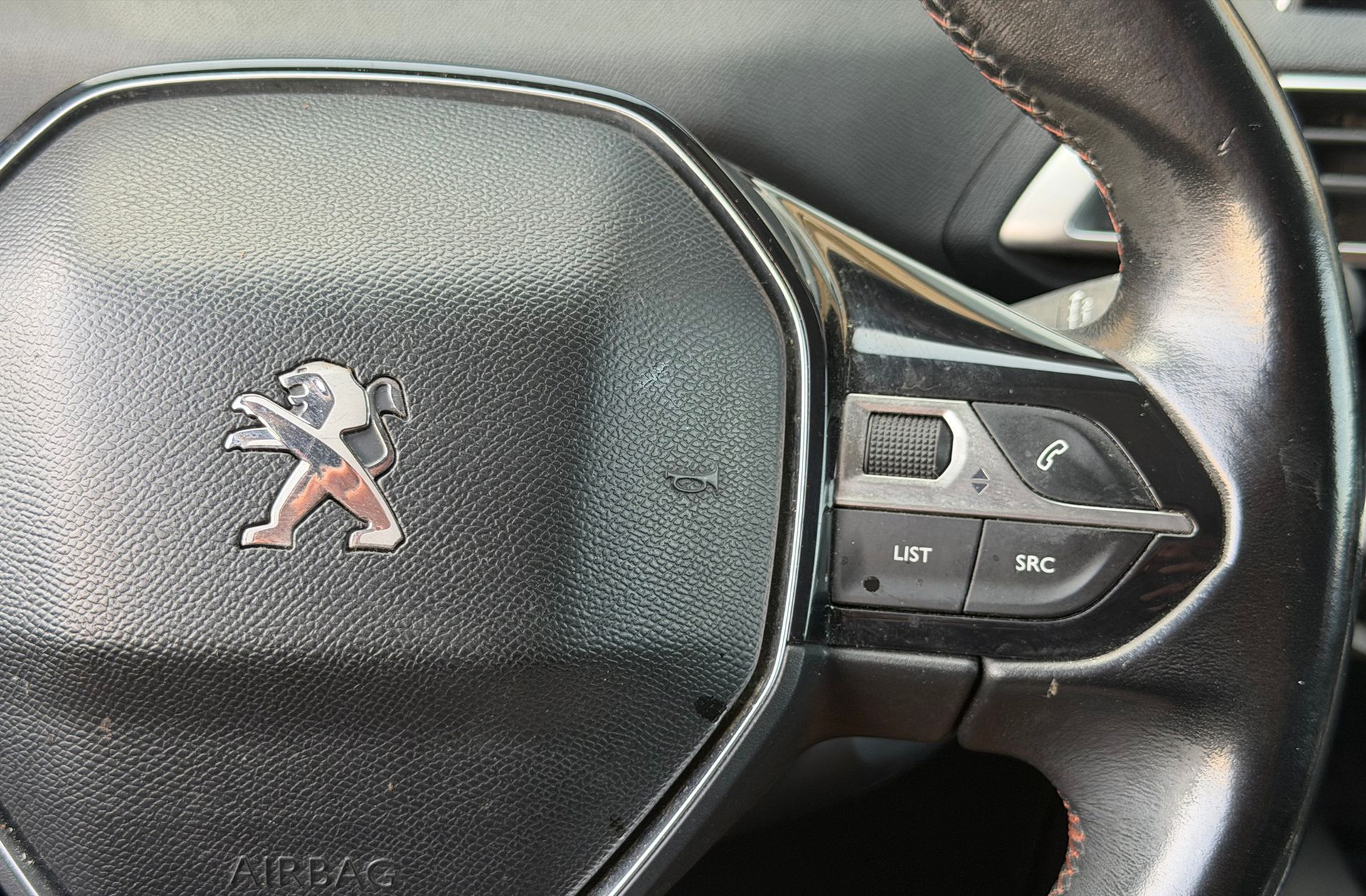 Peugeot 5008 1.2L PureTech Active 7 plazas - foto 26