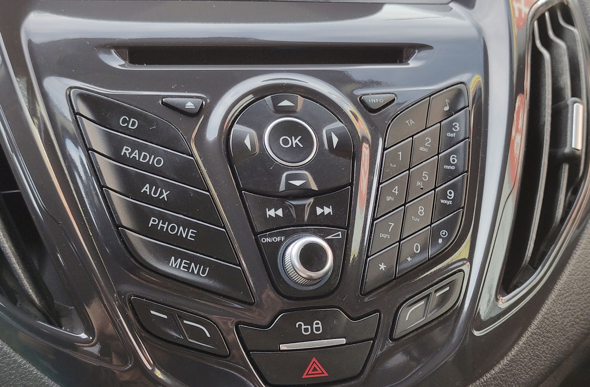 Ford Tourneo Courier 1.0 EcoBoost Titanium - foto 24