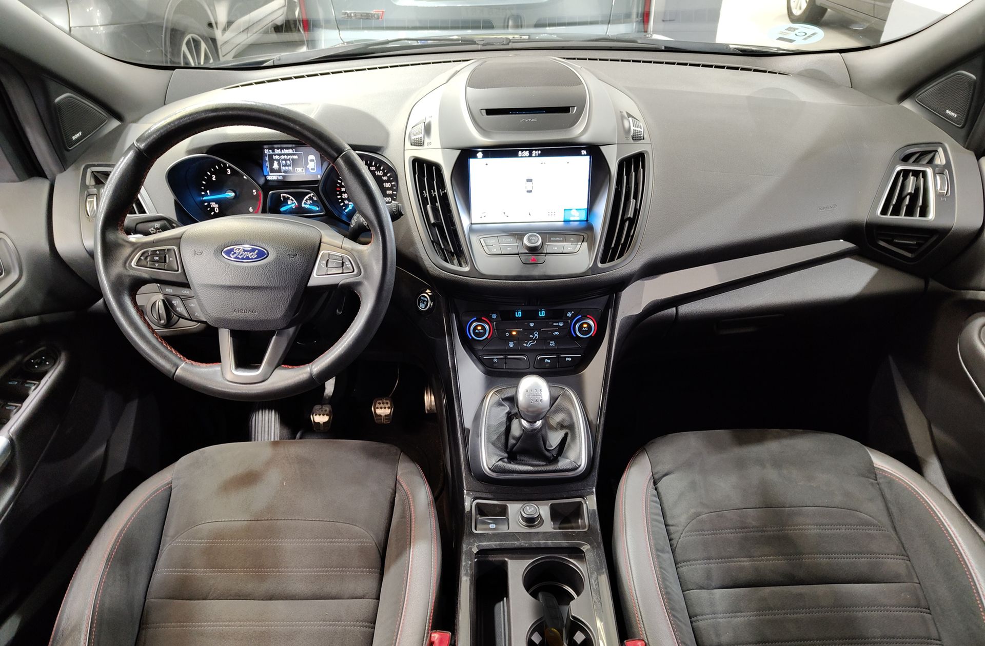 Ford Kuga 2.0 TDCi ST-Line 4x2 - foto 7