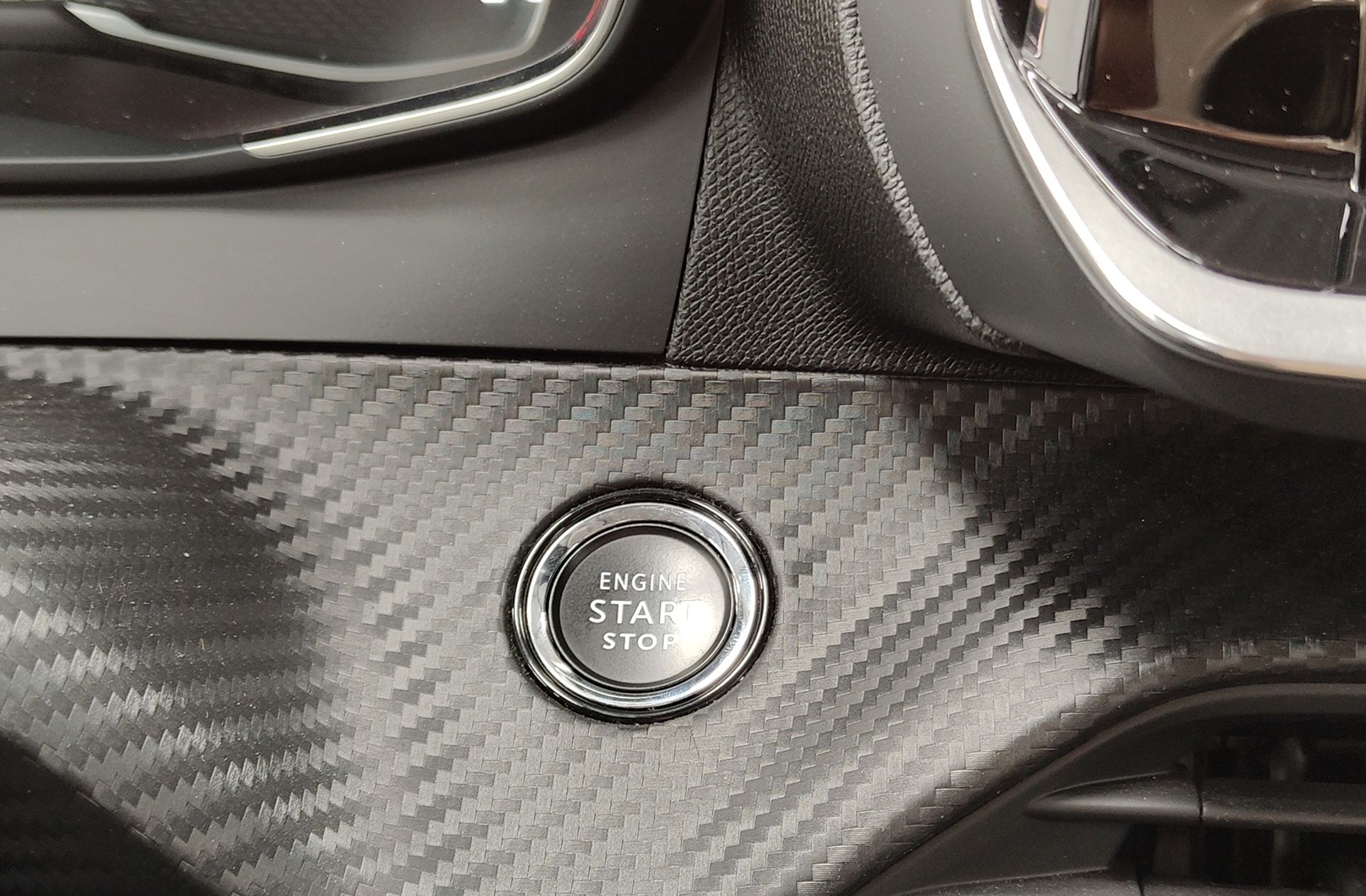 Peugeot 208 PureTech 100 Allure EAT8 - foto 36