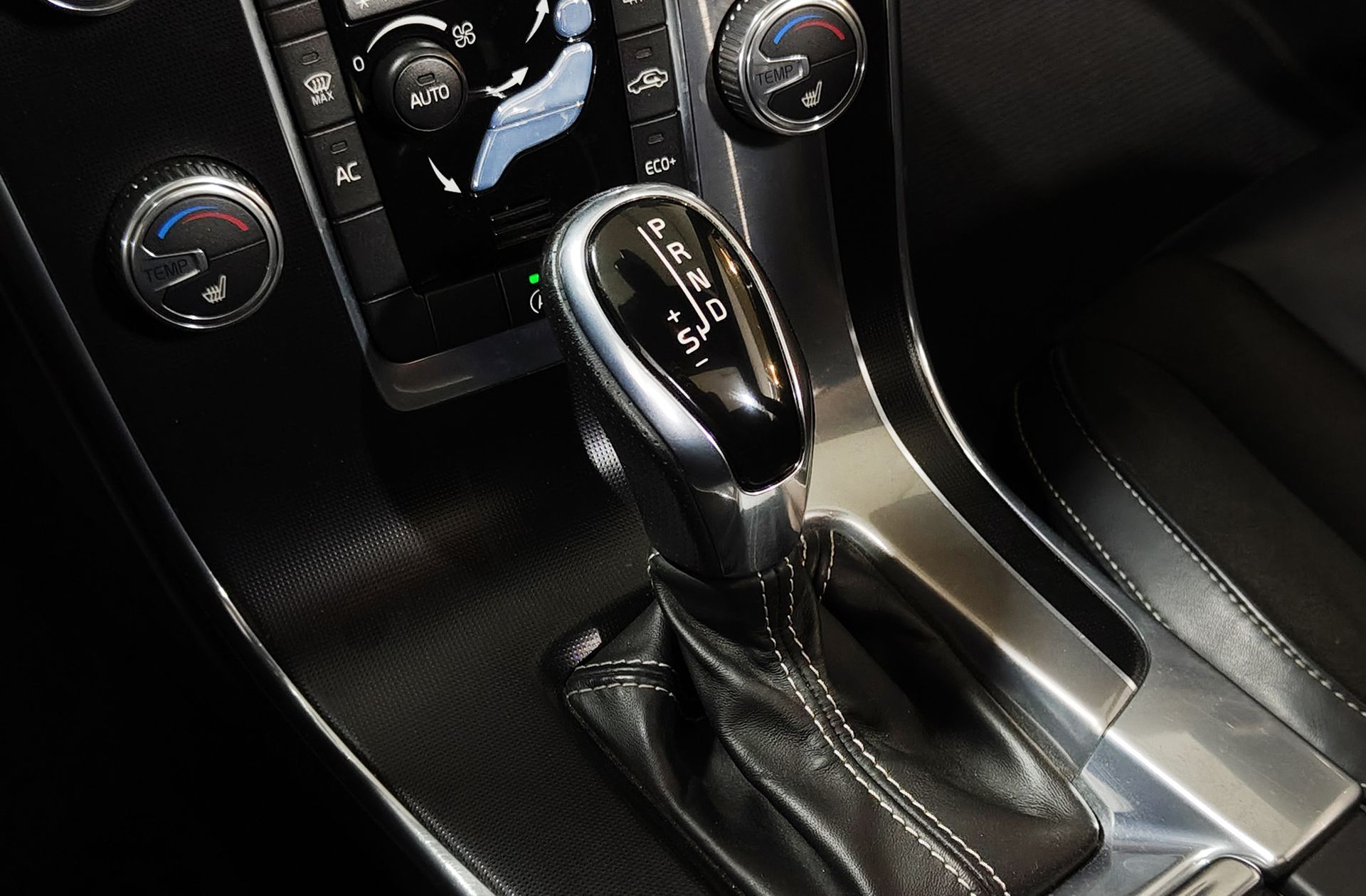 Volvo V60 D3 R-Design Momentum - foto 6