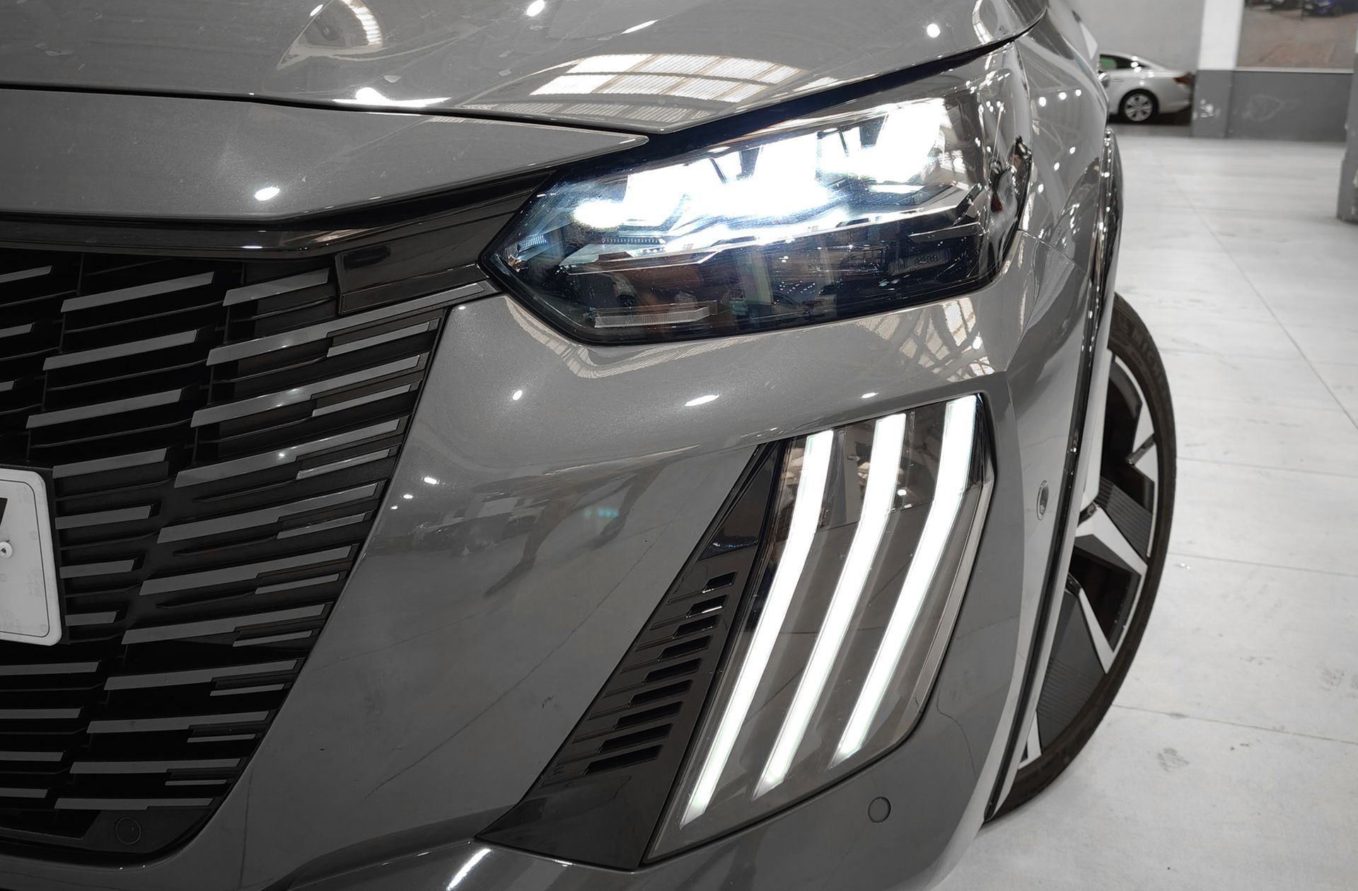 Peugeot 208 GT Hybrid eDCS6 - foto 17