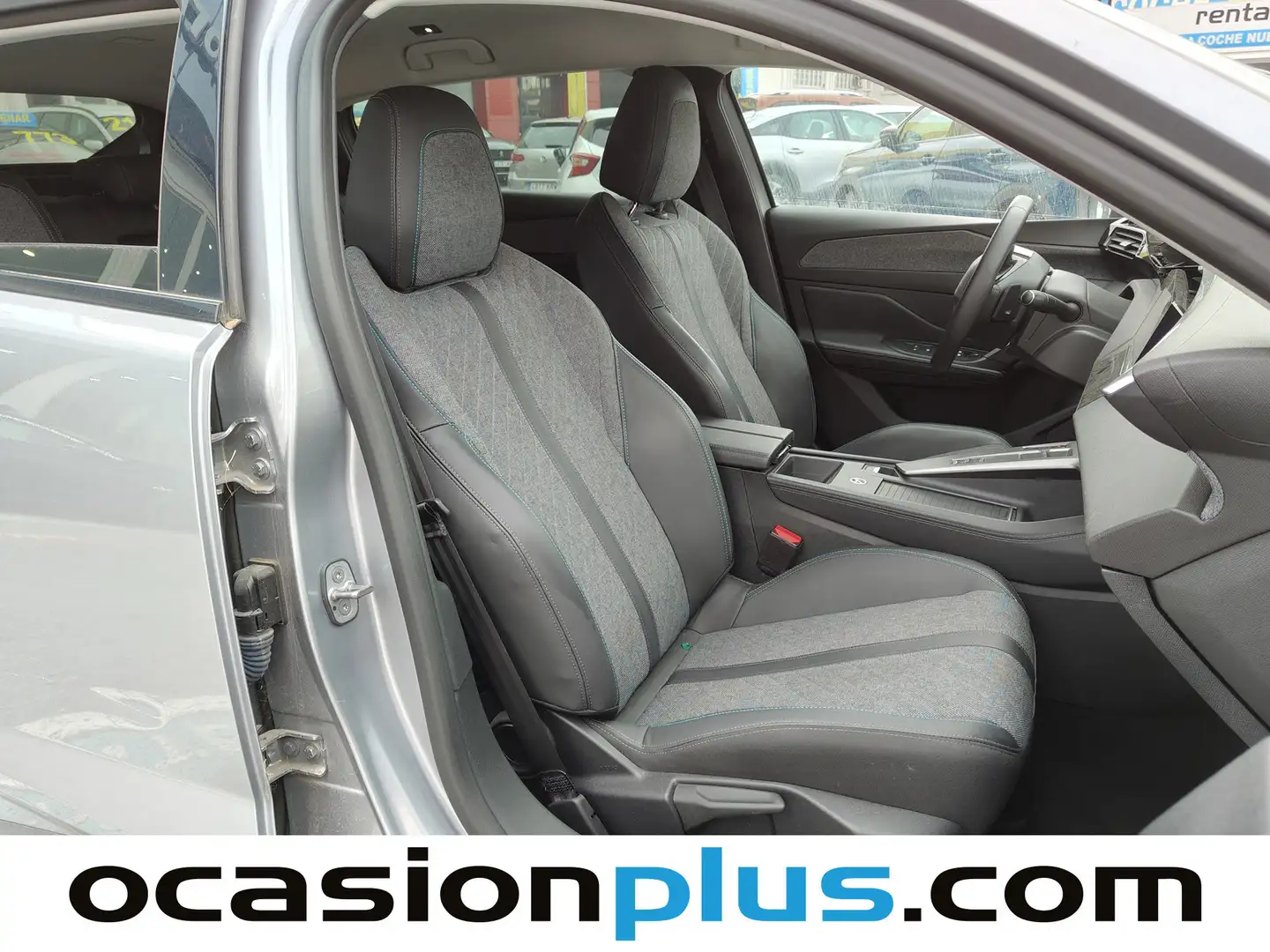 Foto Peugeot 408 Peugeot 408 Puretech 130 Allure EAT8 (130 CV)