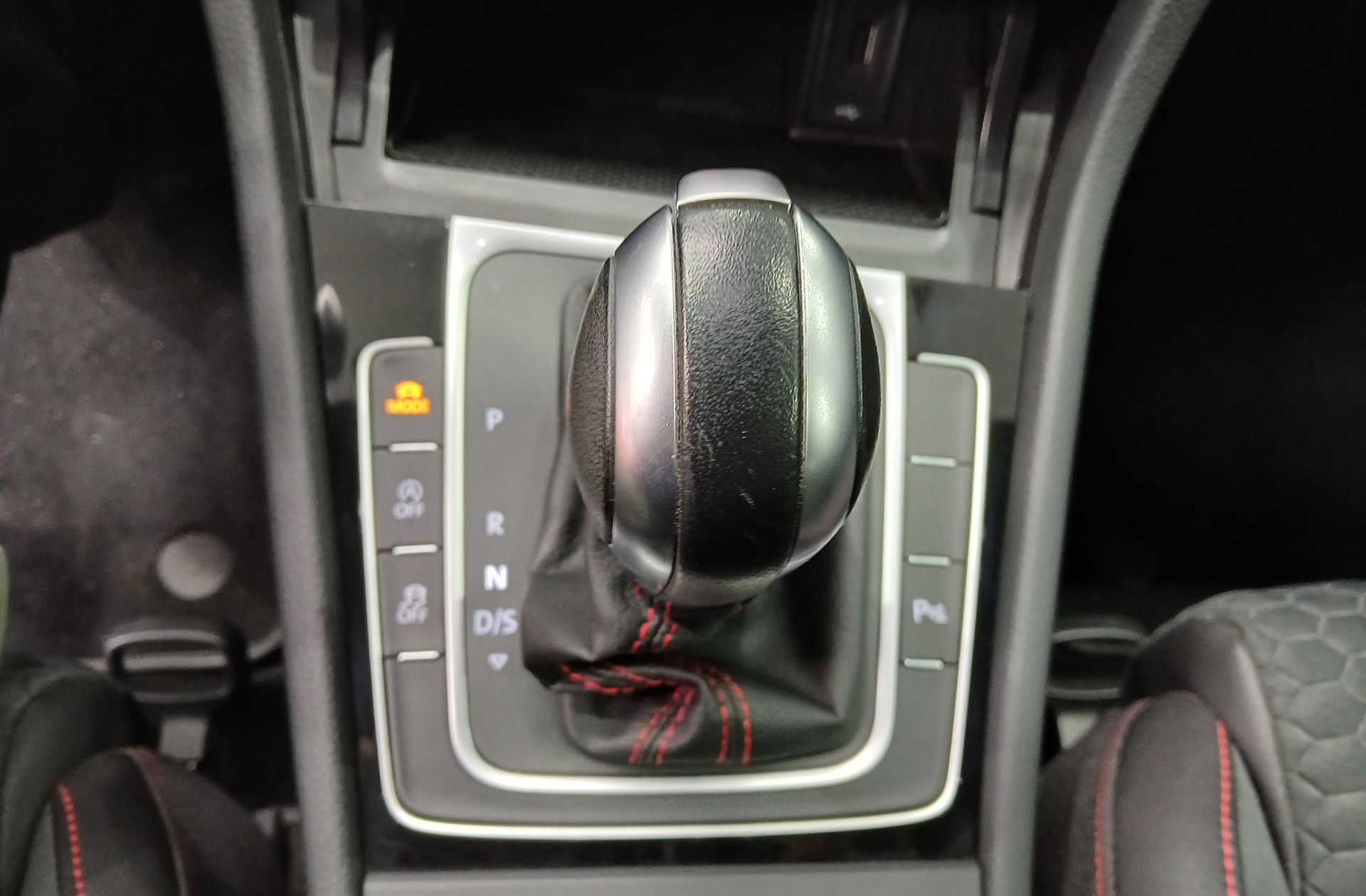 Volkswagen Golf GTI Performance 2.0 TSI DSG - foto 6