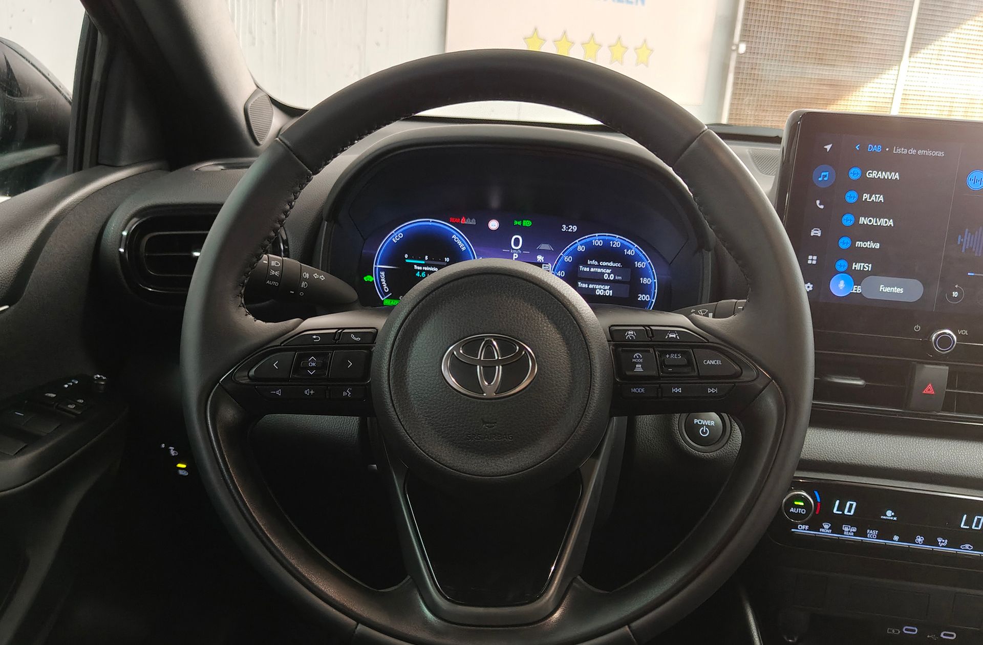 Toyota Yaris 120H Trendy - foto 19
