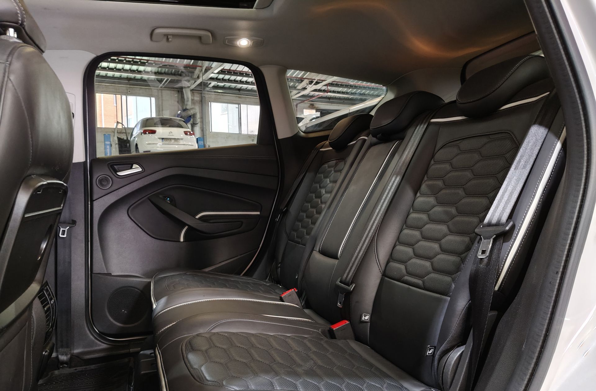 Ford Kuga 2.0 TDCi Vignale 4x4 Powershift - foto 11