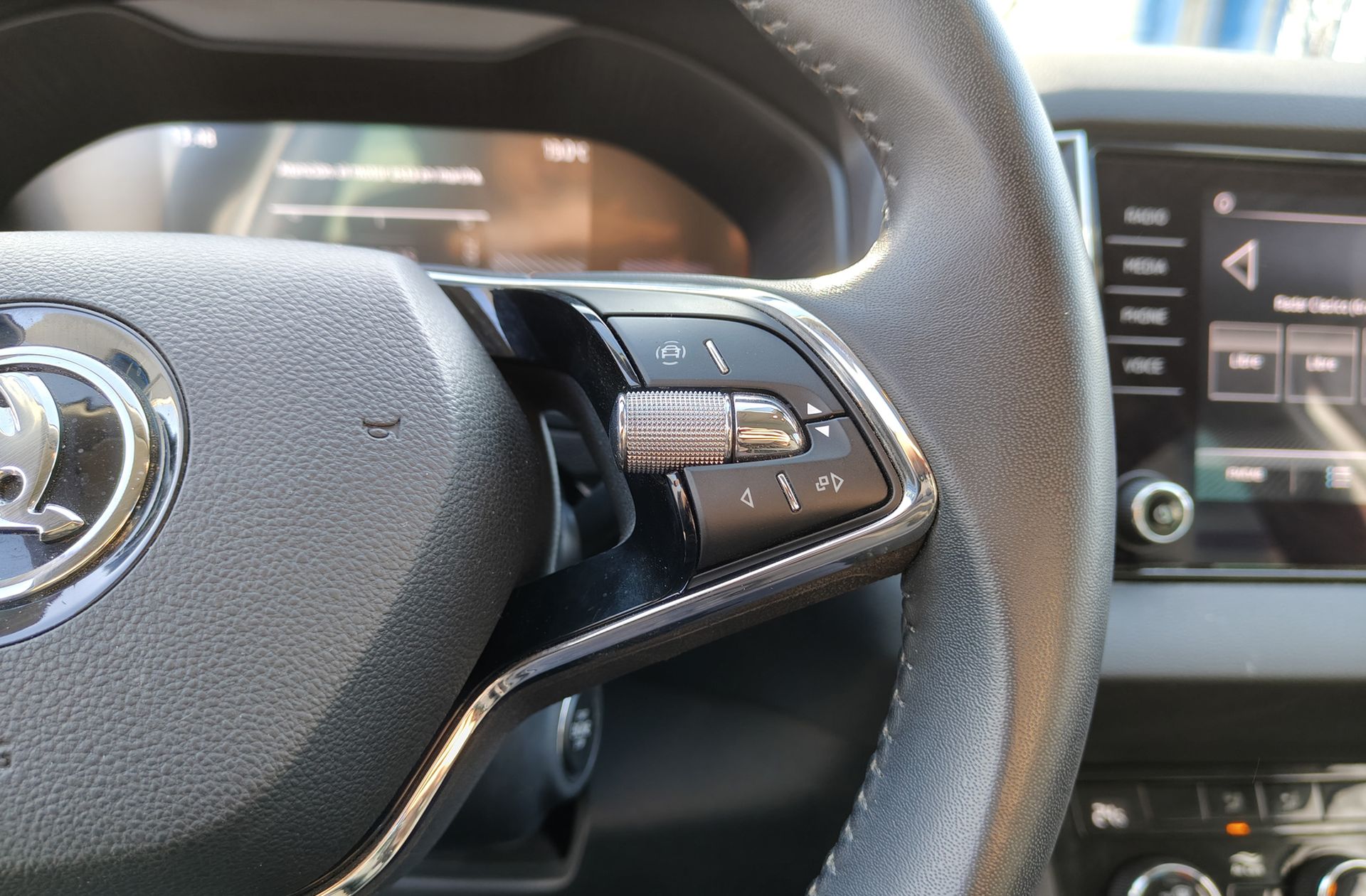 Škoda Karoq 2.0 TDI Selection - foto 25