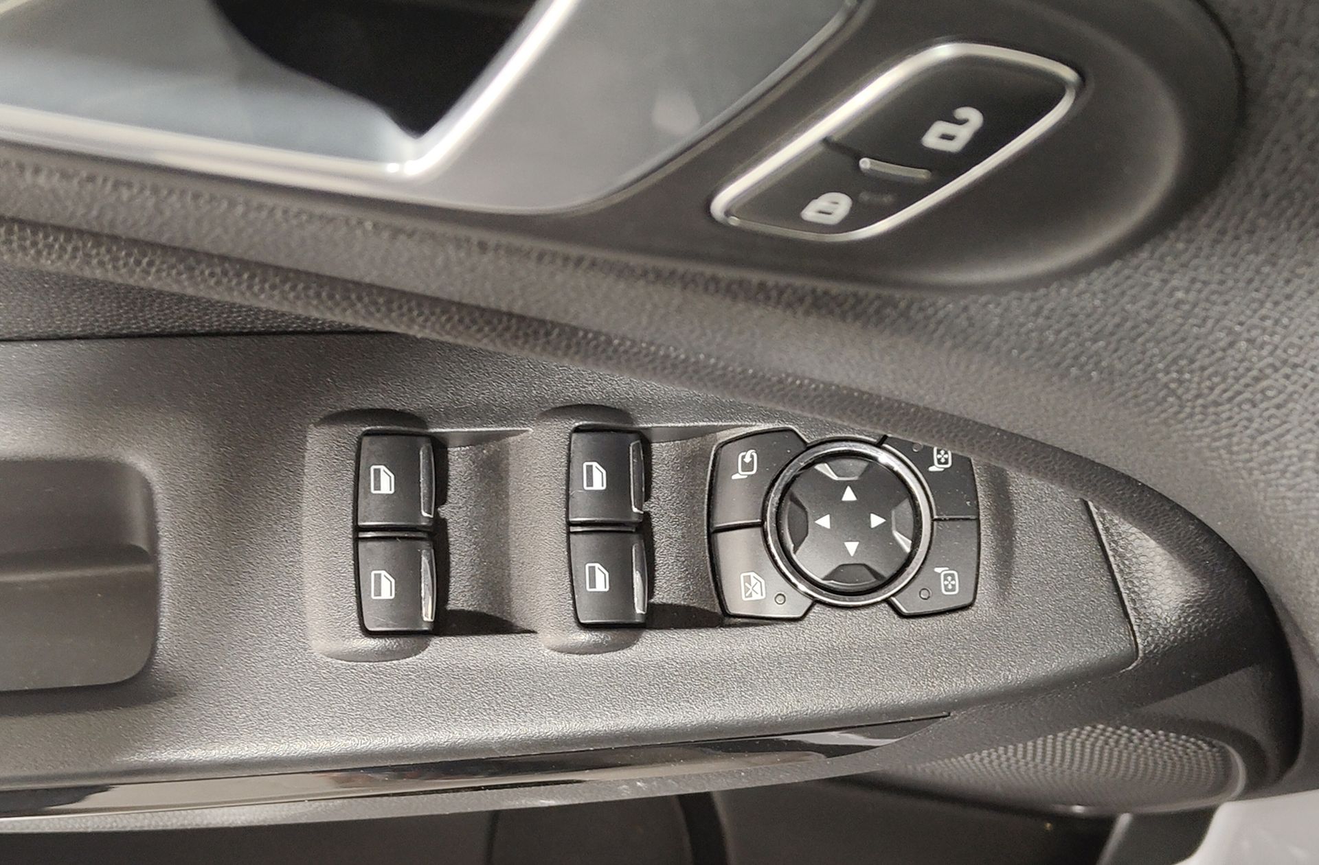 Ford EcoSport 1.0T EcoBoost Active - foto 30