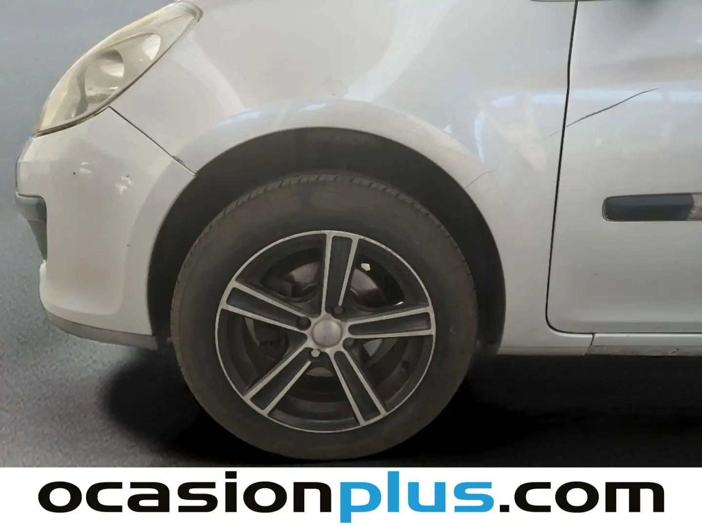 Foto Renault Clio Renault Clio 1.2 16v Pack Authentique (75 CV)