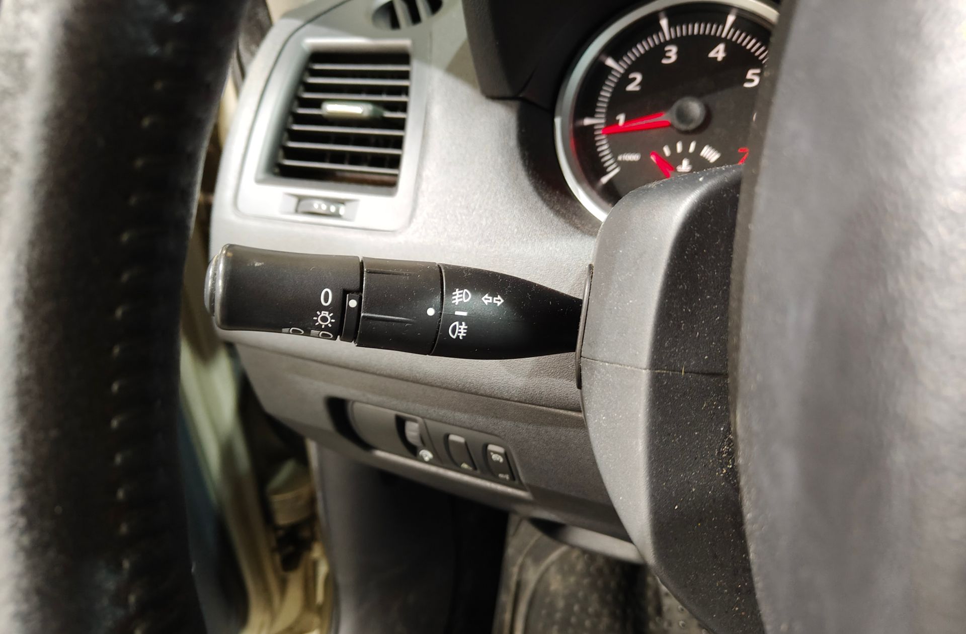 Renault Mégane Sedan Dynamique 1.6 - foto 17