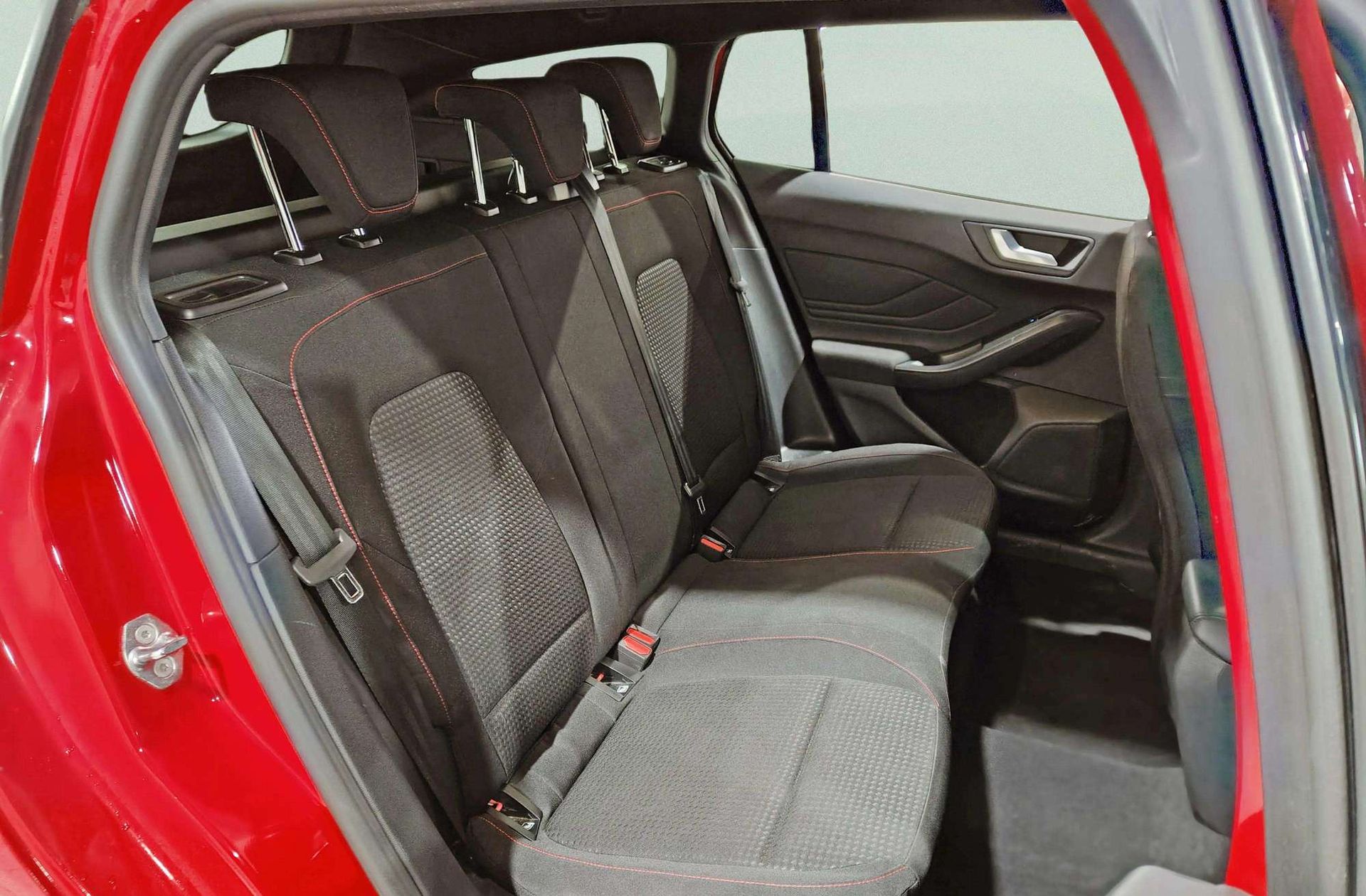 Ford Focus SportBreak 1.0 EcoBoost MHEV ST-Line - foto 19
