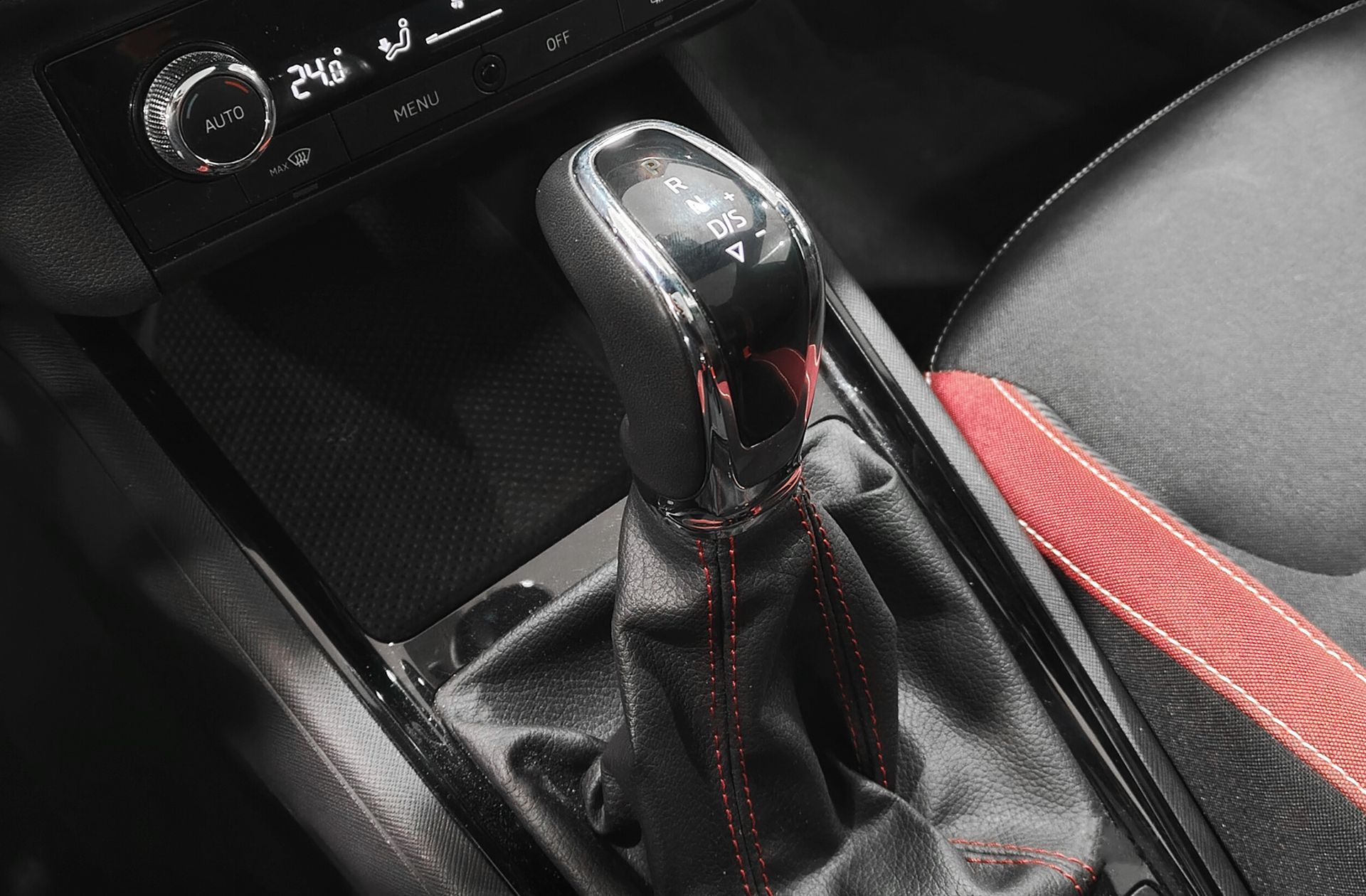 Škoda Scala 1.5 TSI Montecarlo DSG - foto 6