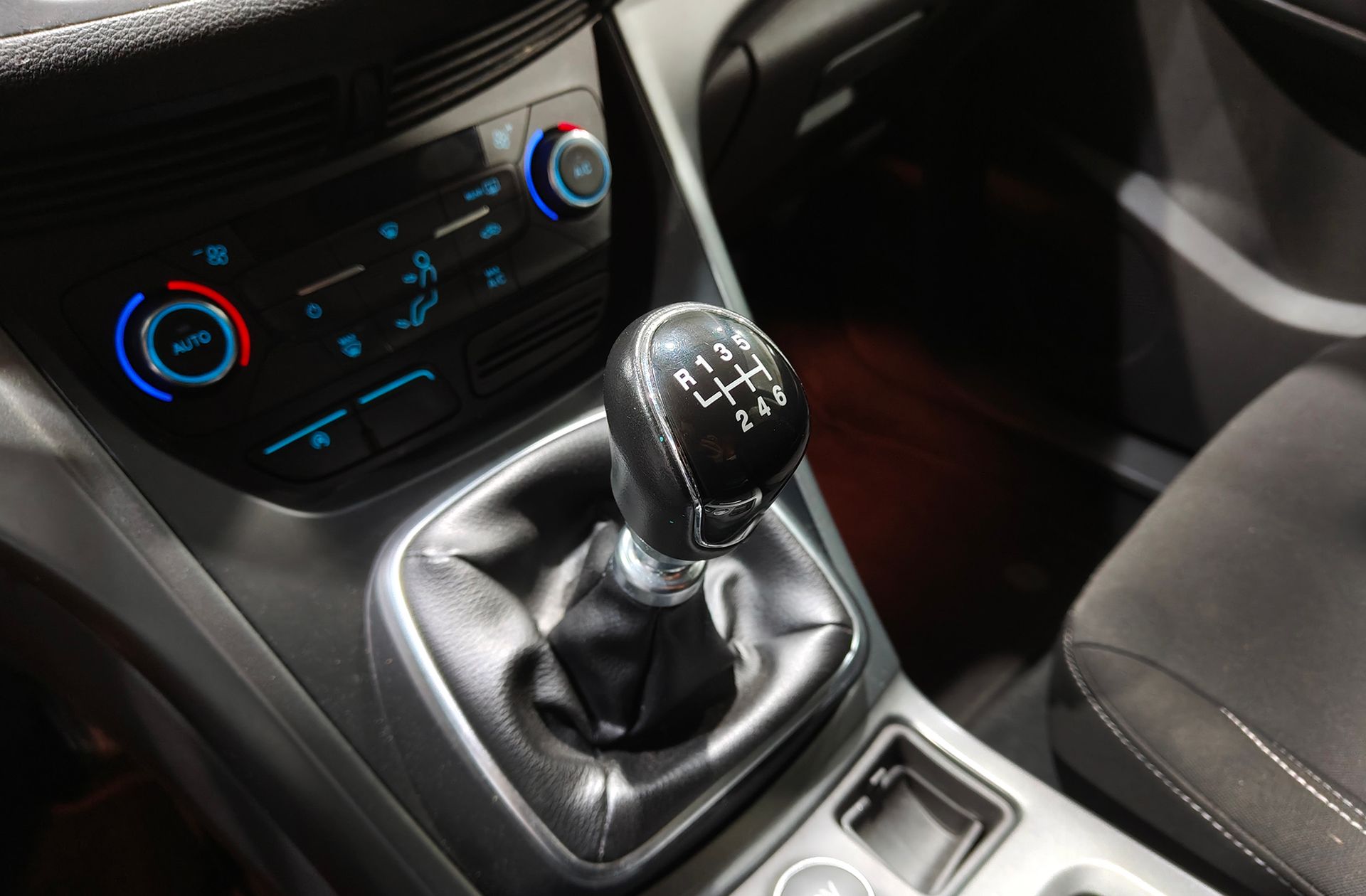 Ford Kuga 1.5 EcoBoost Trend+ 4x2 - foto 5