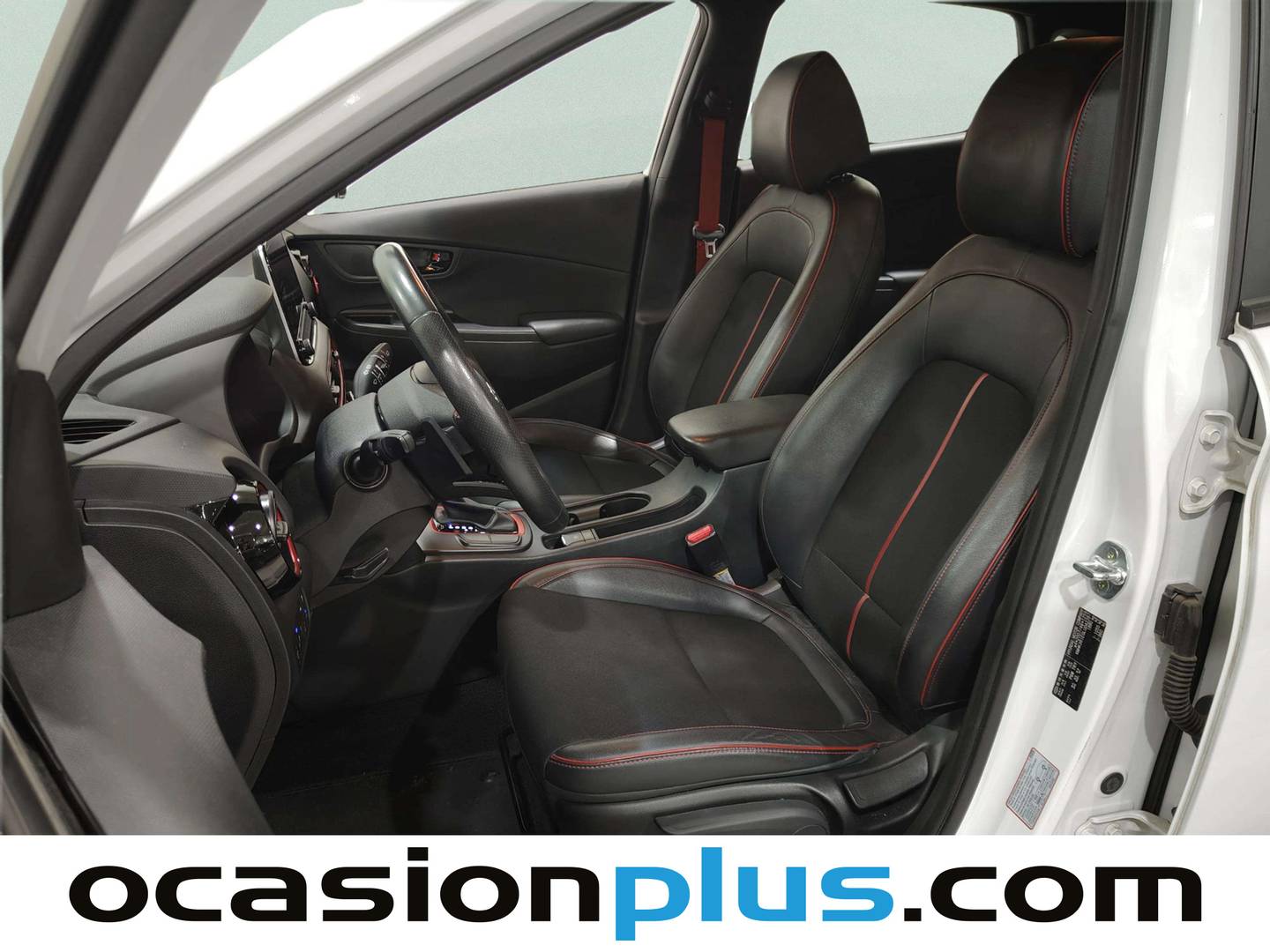 Foto asientos delanteros Hyundai Kona Hyundai Kona 1.6 GDI HEV Tecno Red DCT (141 CV)