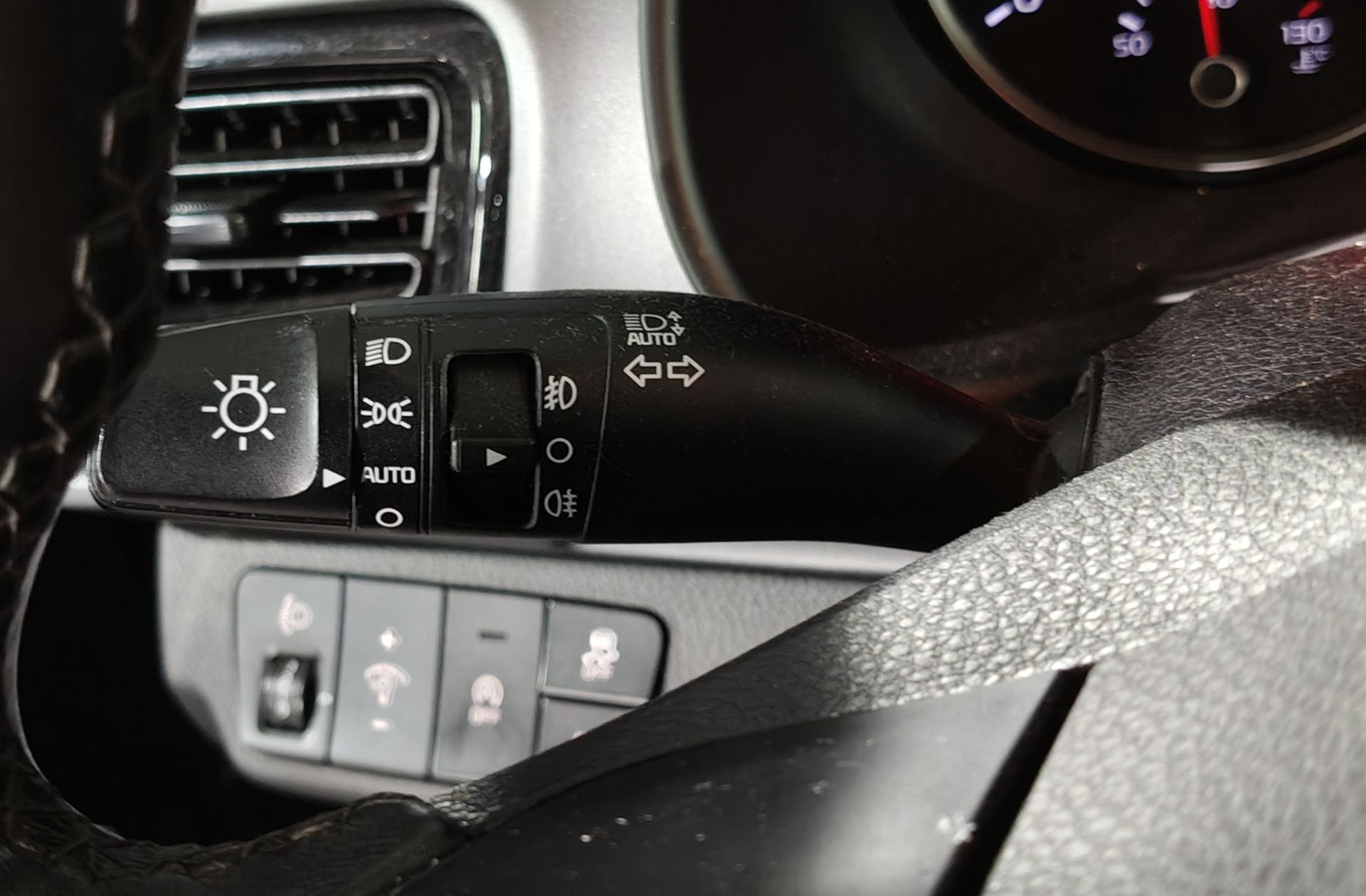 Kia Stonic 1.0 T-GDi MHEV Drive iMT - foto 25