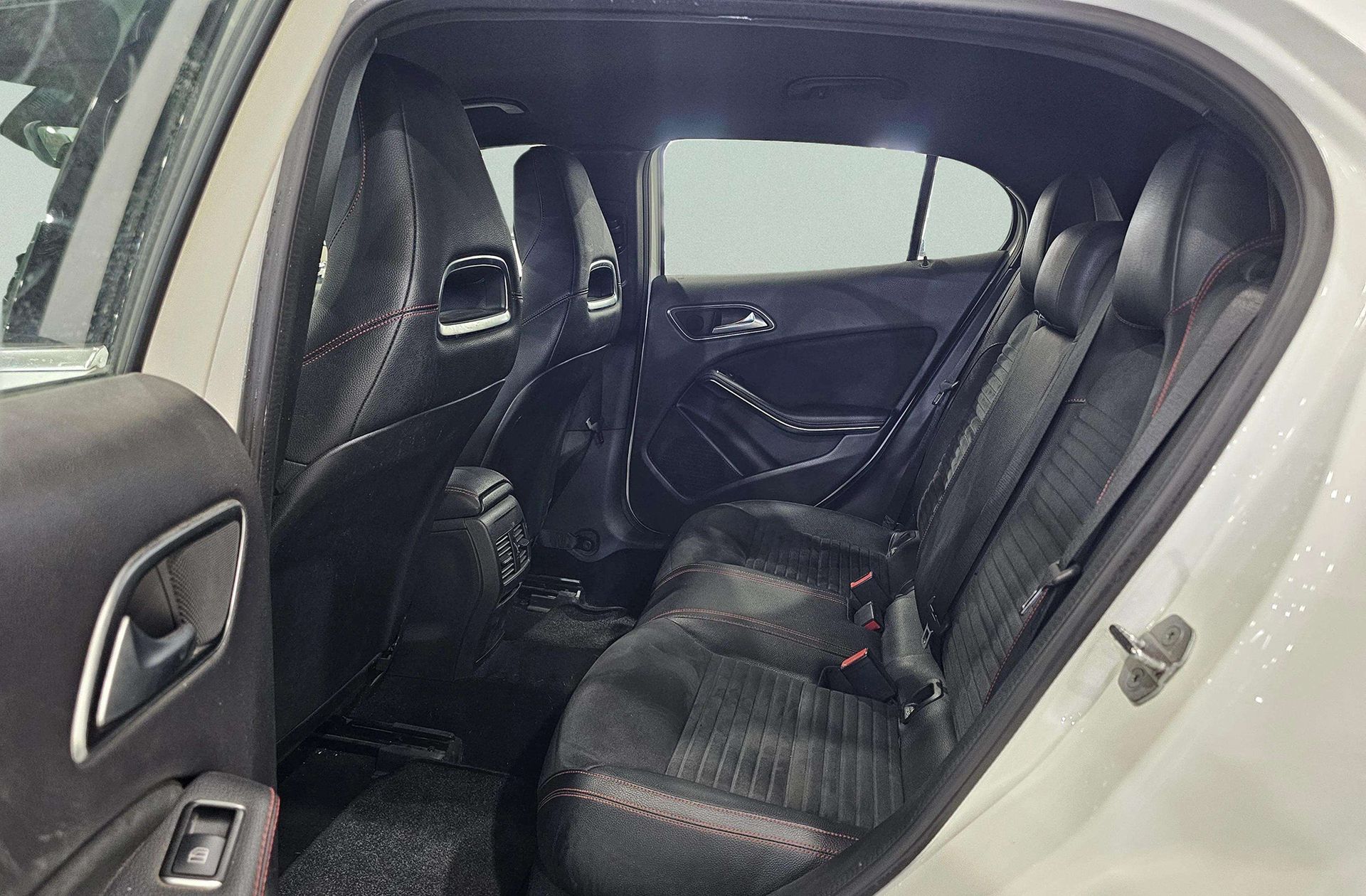 Mercedes-Benz GLA 180 Pack AMG - foto 12