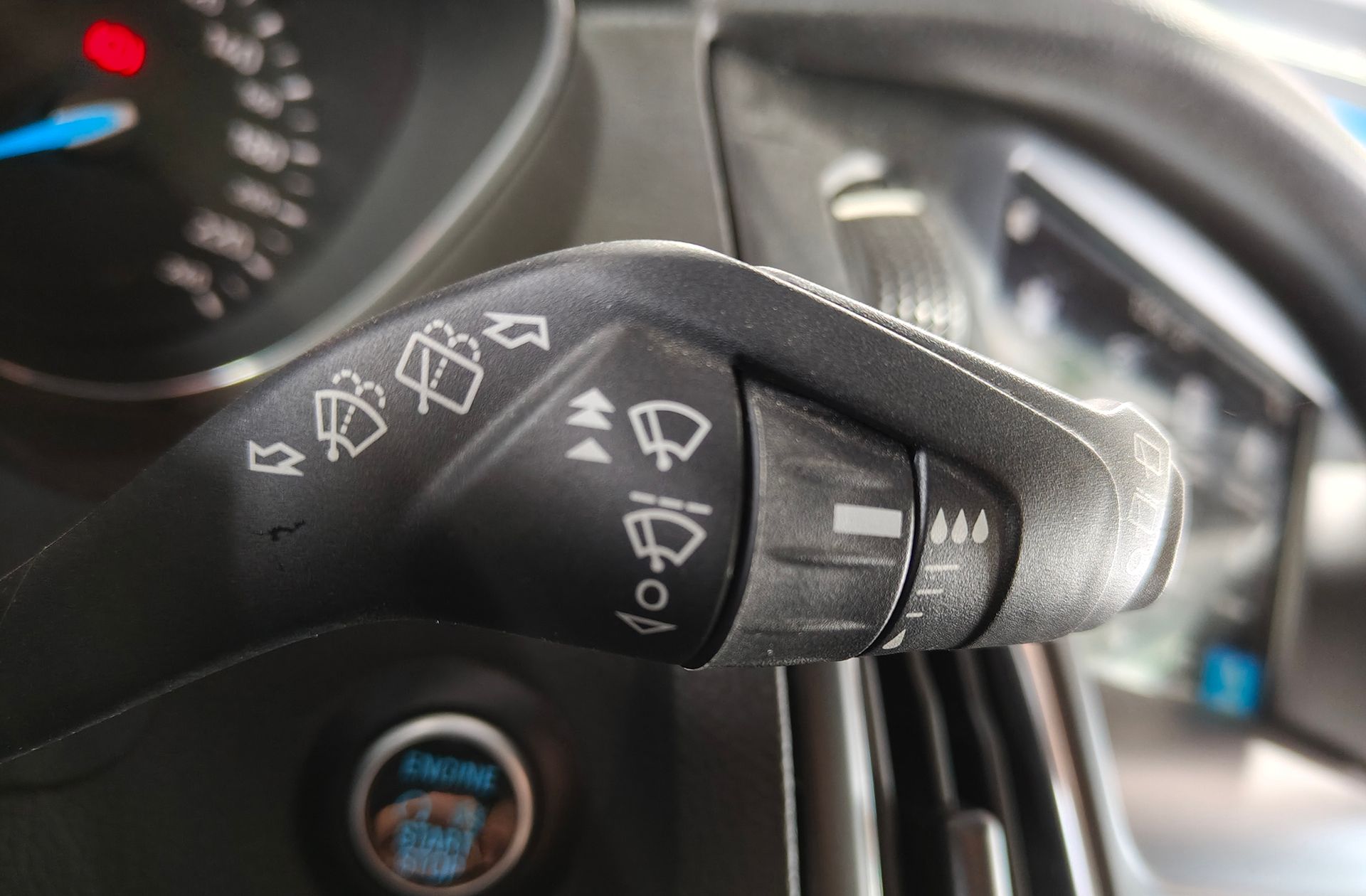Ford Focus 1.0 EcoBoost ST-Line - foto 28