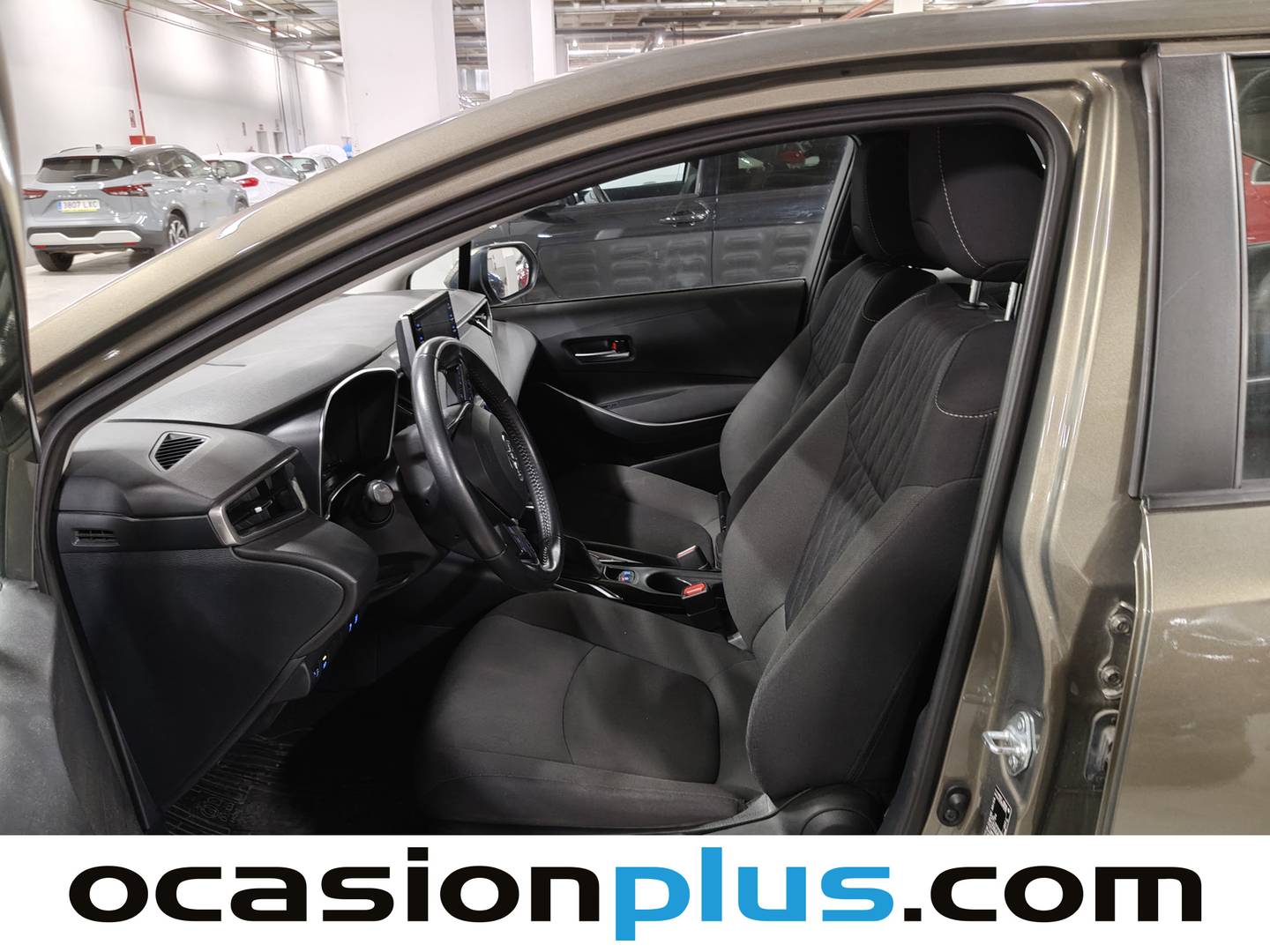 Foto asientos delanteros Toyota Corolla Toyota Corolla 1.8 125H Business Plus E-CVT (122 CV)