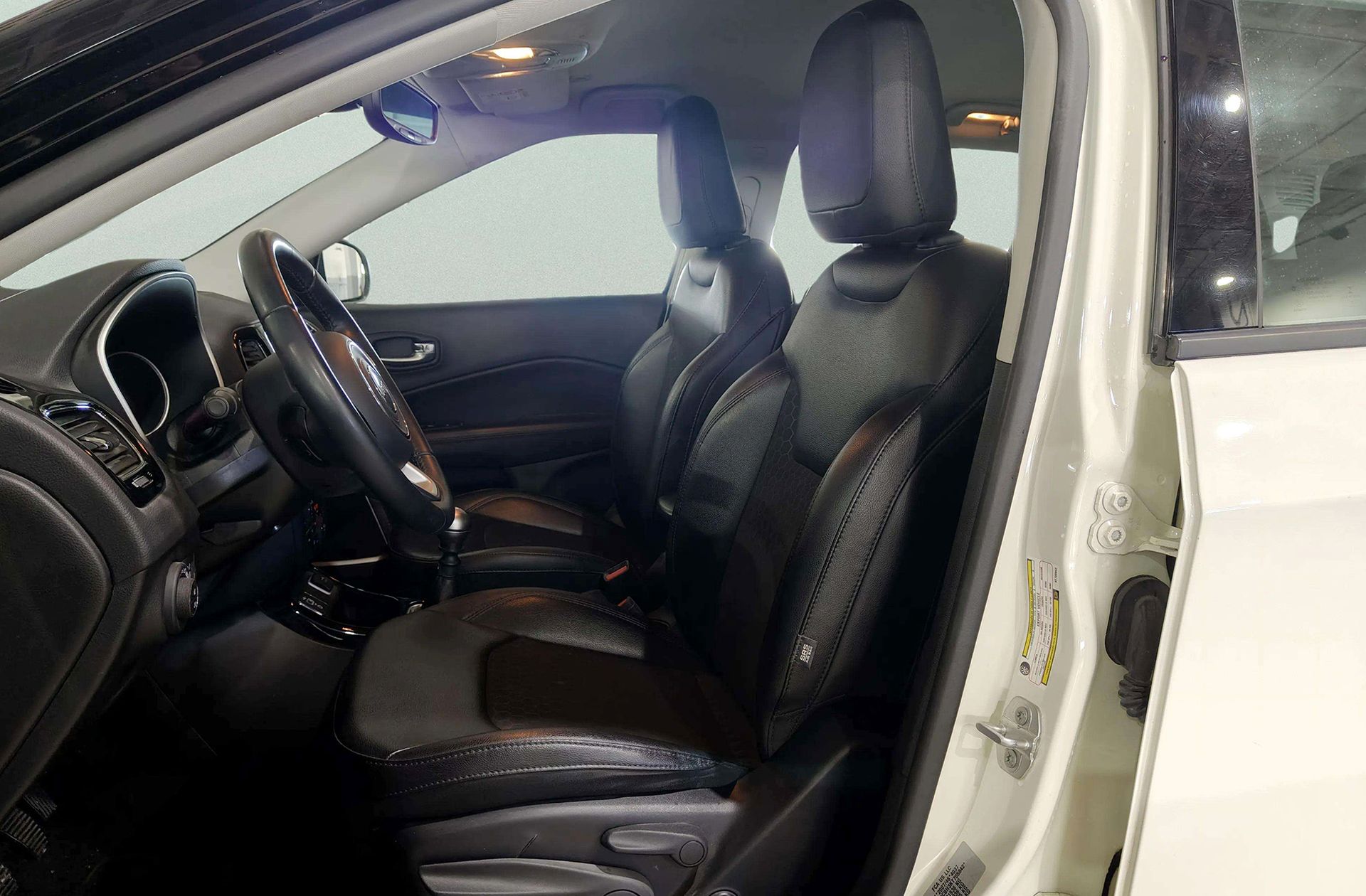 Jeep Compass 1.4 MultiAir Night Eagle 4x2 - foto 11