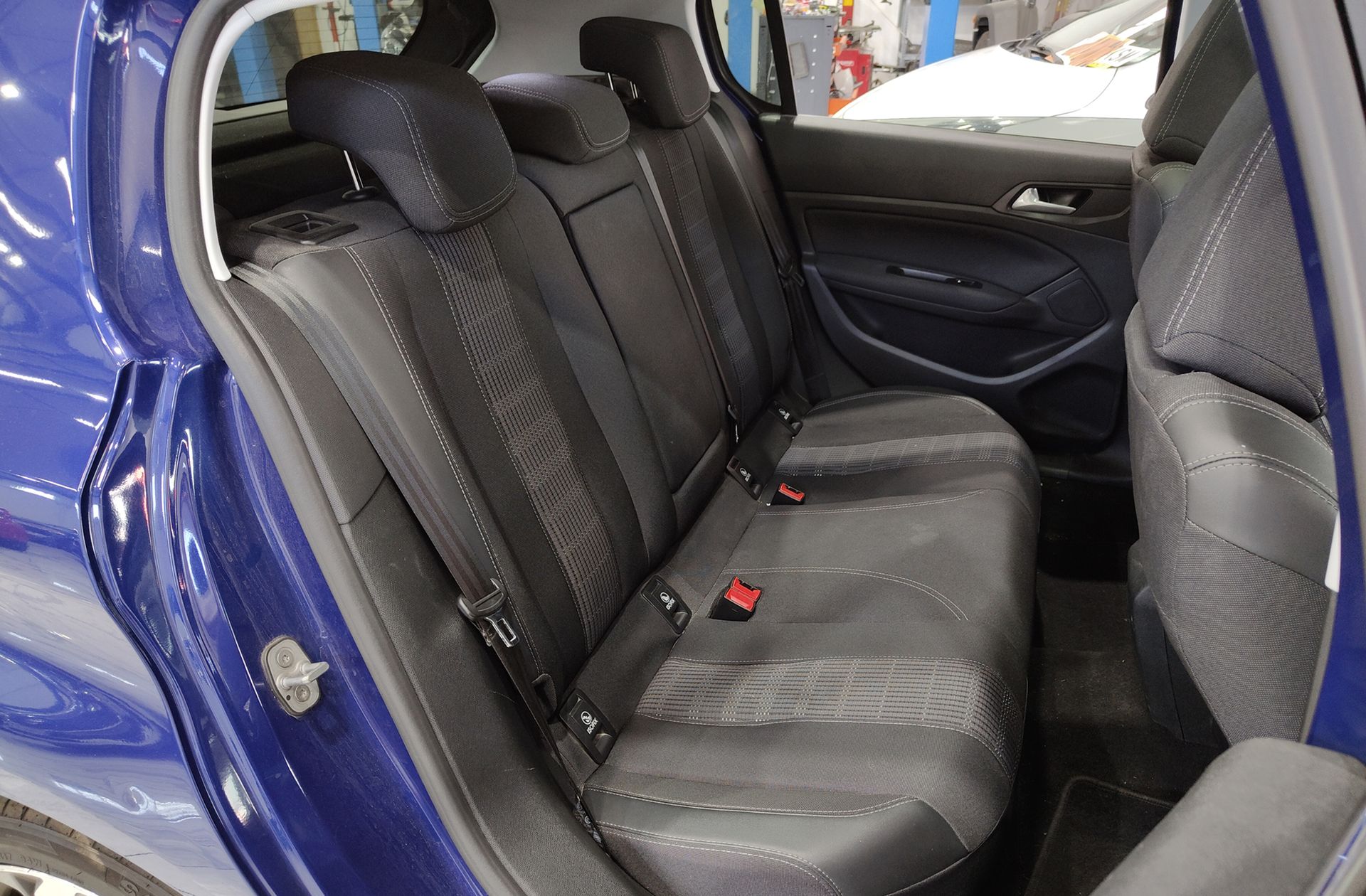 Peugeot 308 BlueHDi 120 Allure EAT6 - foto 14