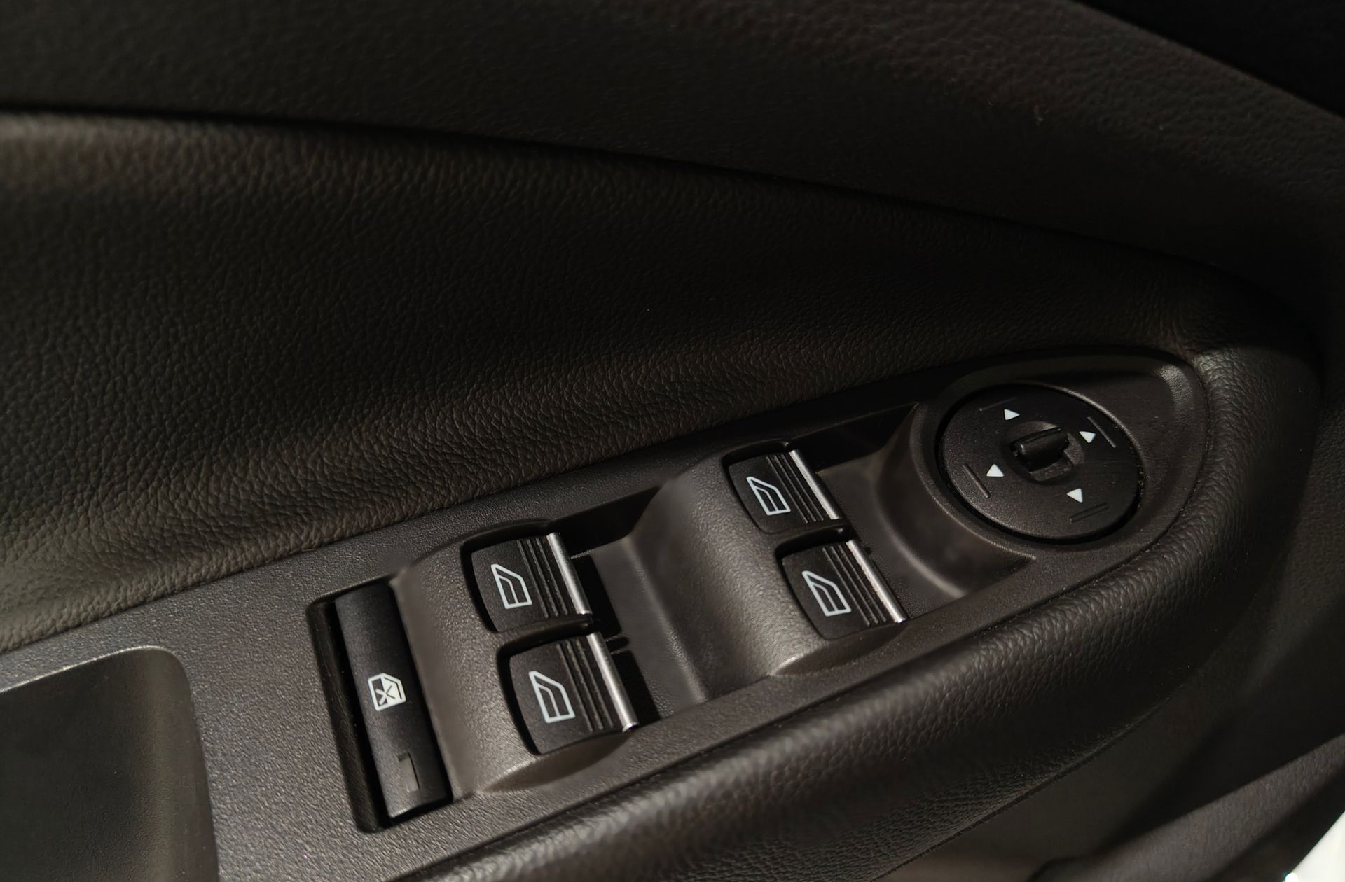 Ford Kuga 1.5 EcoBoost Trend 4x2 - foto 29