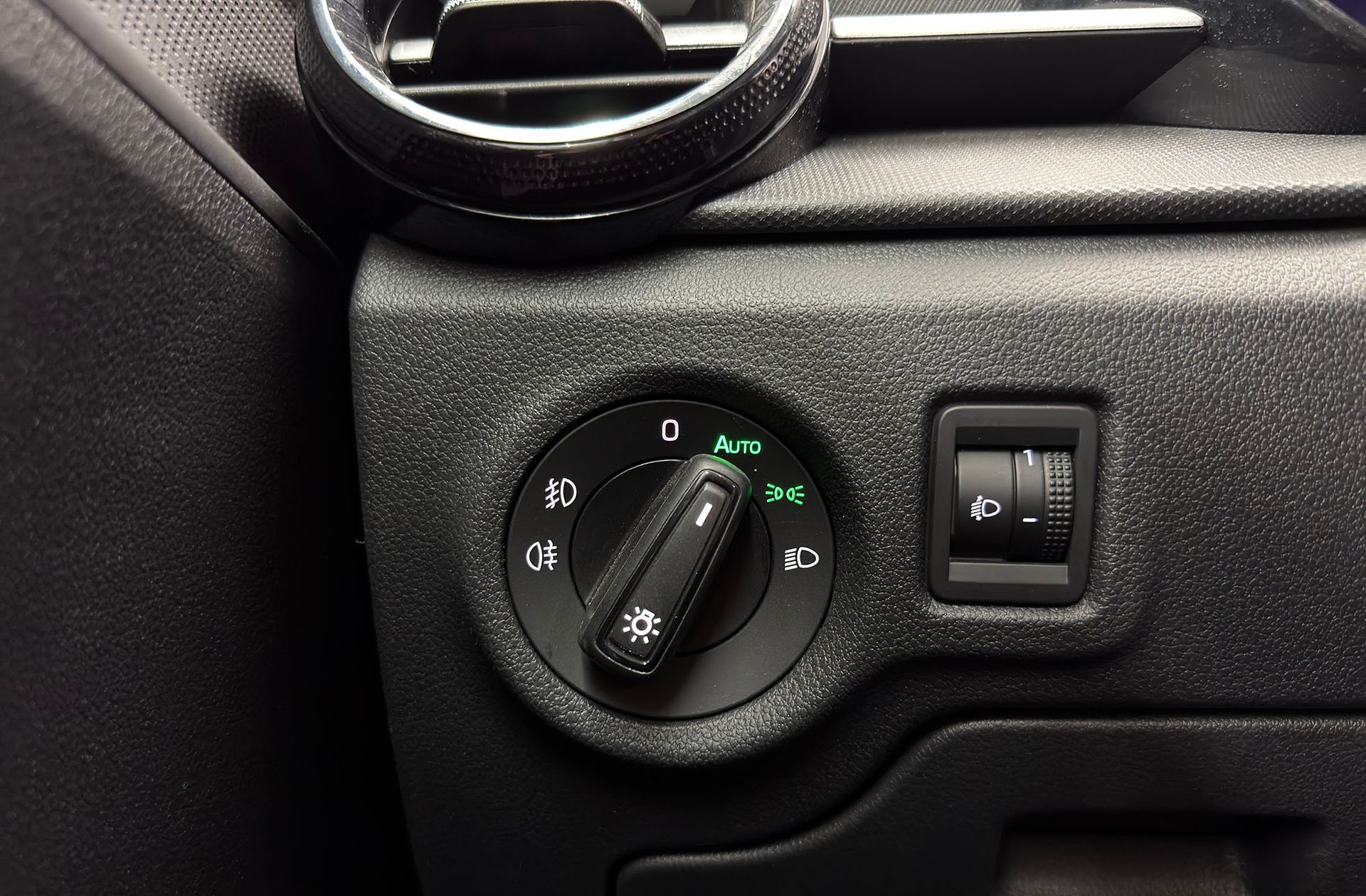 Škoda Fabia 1.0 TSI Ambition - foto 10