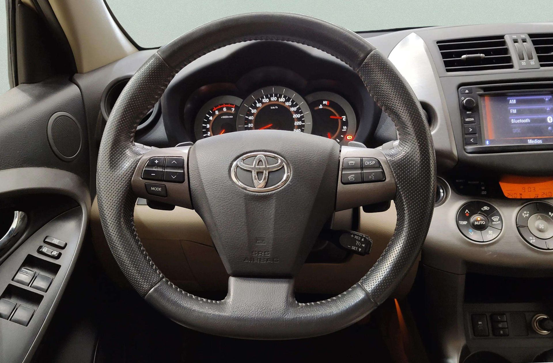 Toyota RAV4 2.2 D-4D Executive 4x4 - foto 23