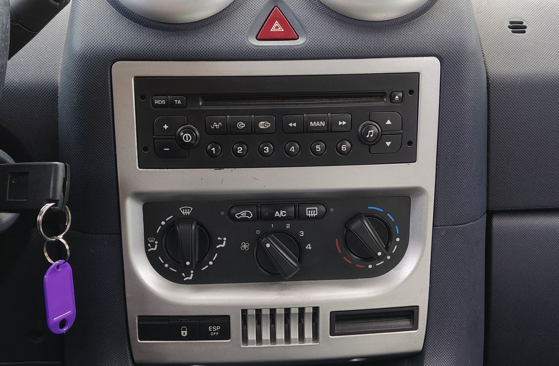 Peugeot 1007 1.4 HDi Sporty - foto 21