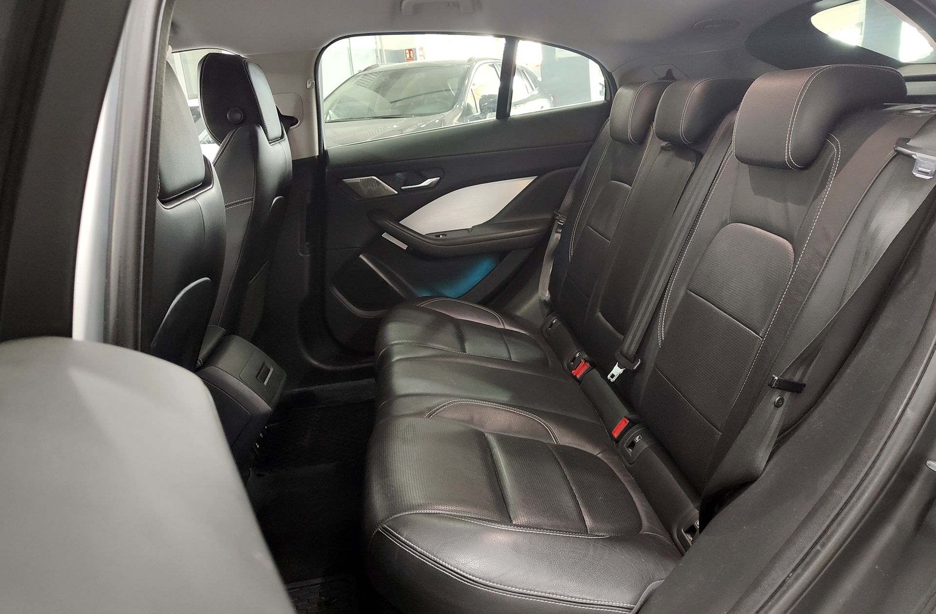 Jaguar I-Pace EV400 SE 4WD - foto 13