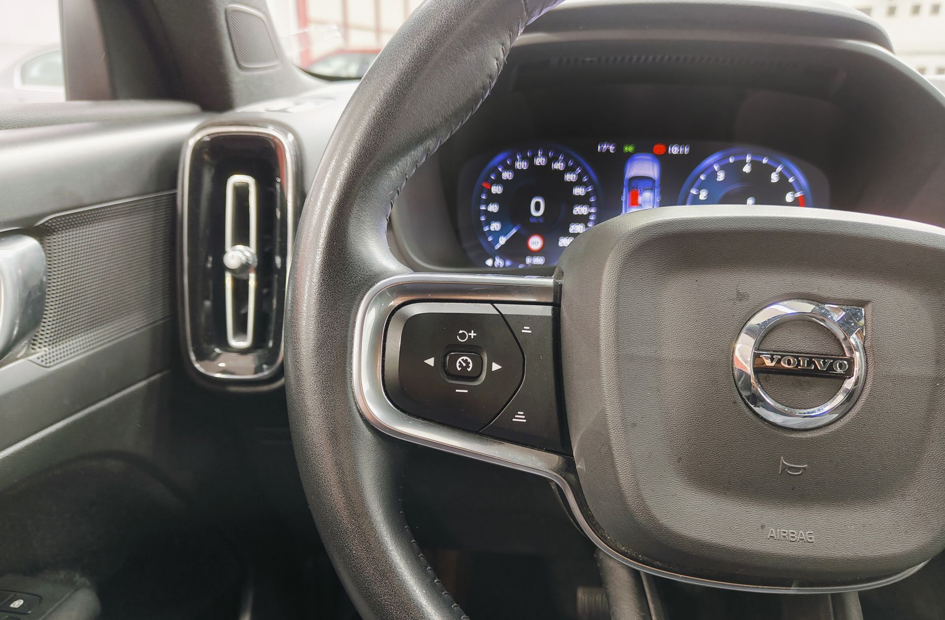Volvo XC40 T4 Business Plus - foto 26
