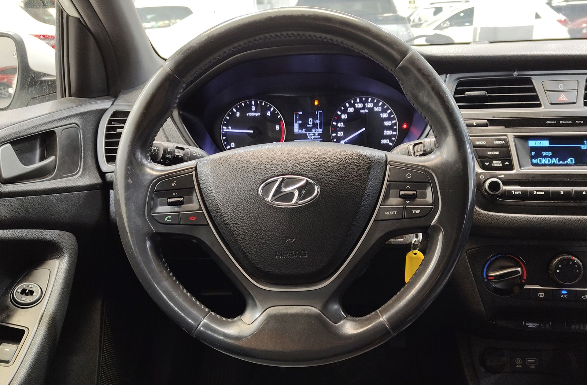 Hyundai i20 1.1 CRDi Fresh - foto 17