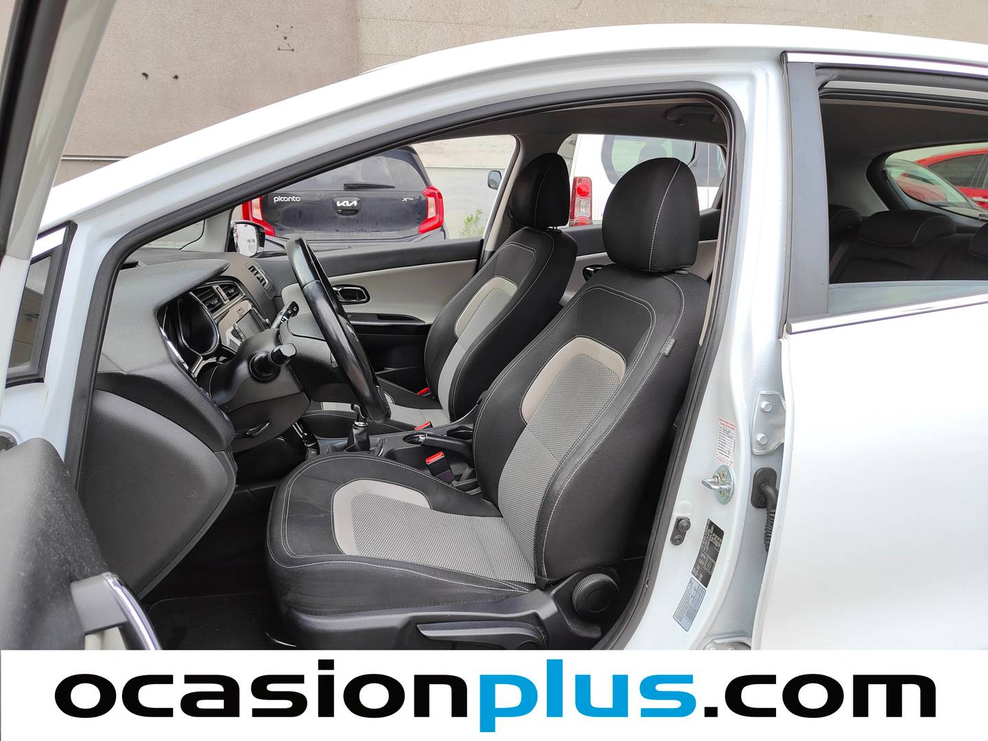 Foto asientos delanteros KIA Ceed Kia Ceed 1.6 CRDi VGT Tech (136 CV)