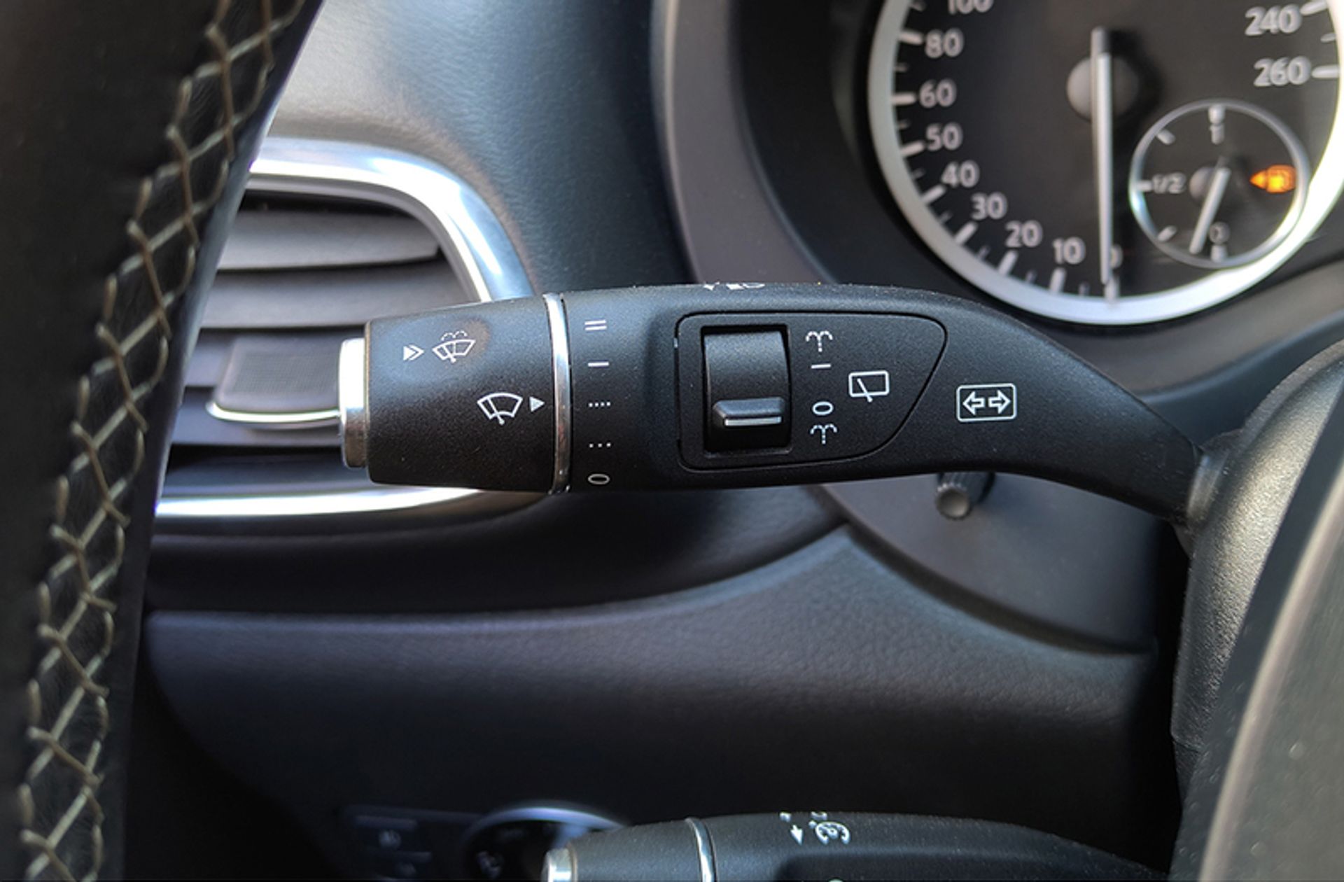 Infiniti Q30 2.2D Premium 7DCT - foto 25