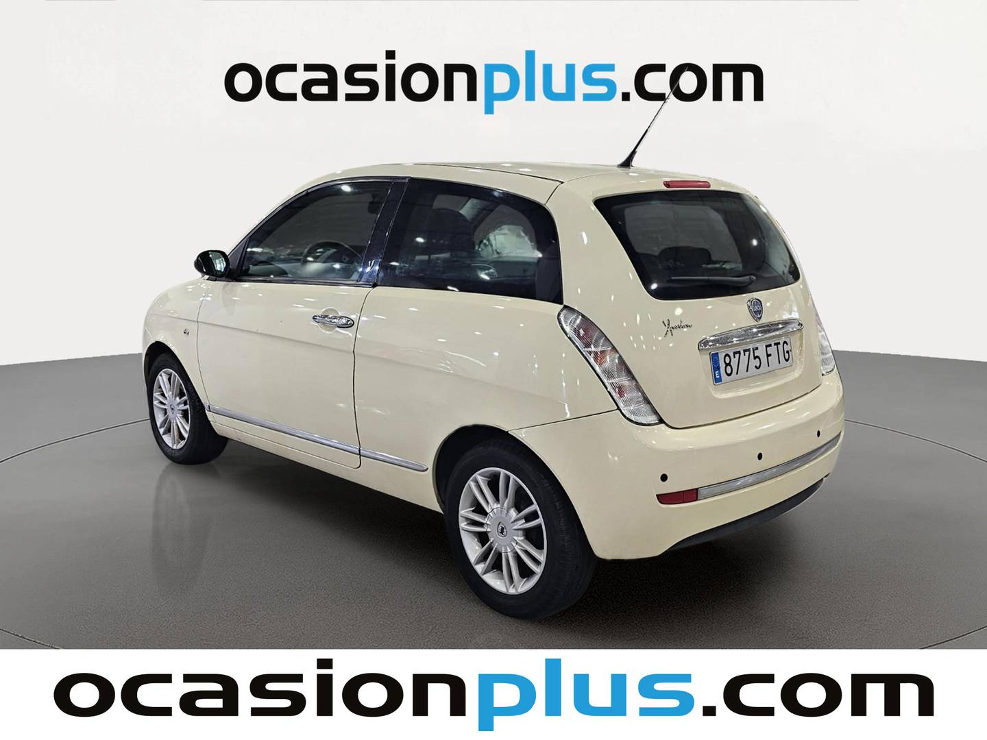 Foto trasera Lancia Ypsilon Lancia Ypsilon 1.4 8v Platino (77 CV) izquierda